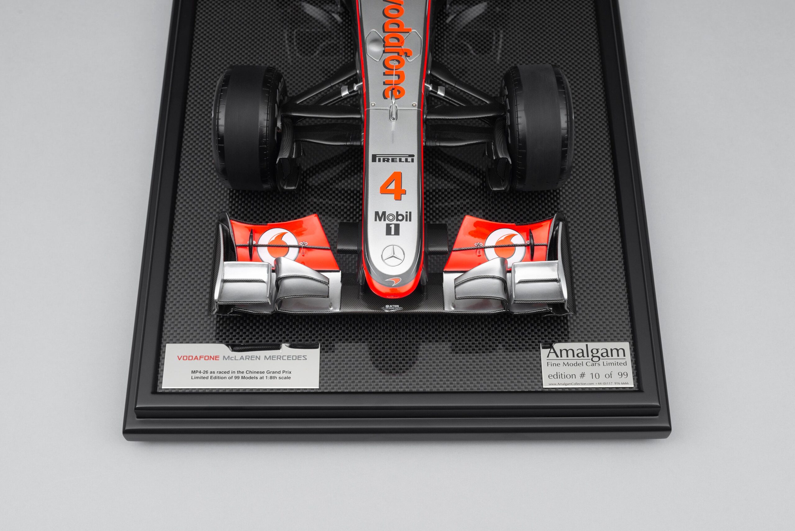 Amalgam McLaren MP4-26 2011 Chinese Grand Prix Button - Silber | 1:8 - Image 10