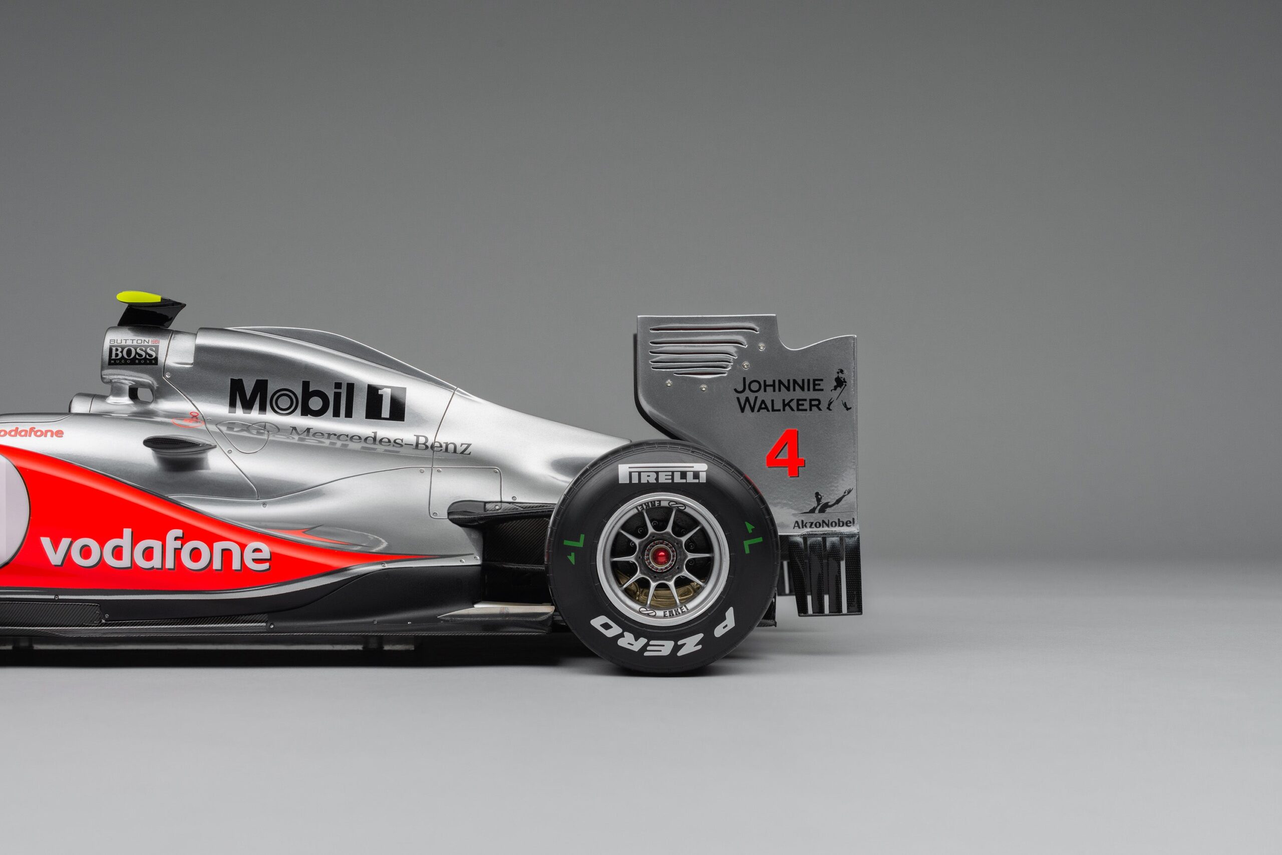 Amalgam McLaren MP4-26 2011 Chinese Grand Prix Button - Silber | 1:8 - Image 14