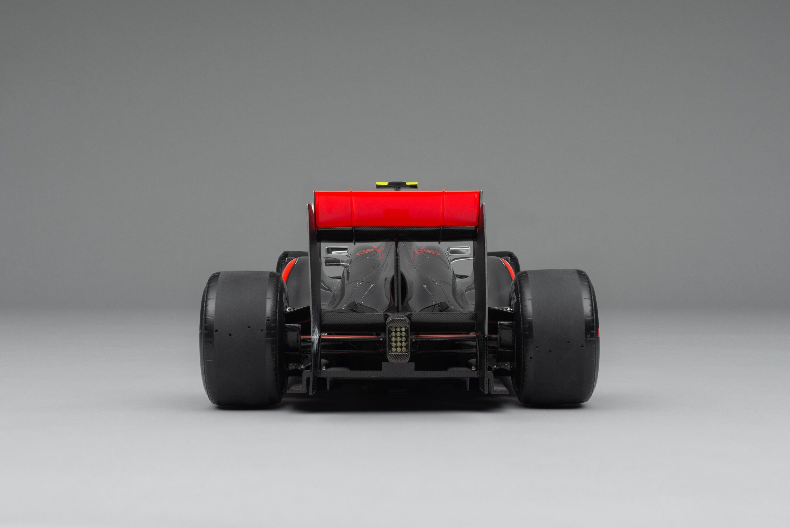 Amalgam McLaren MP4-26 2011 Chinese Grand Prix Button - Silber | 1:8 - Image 7