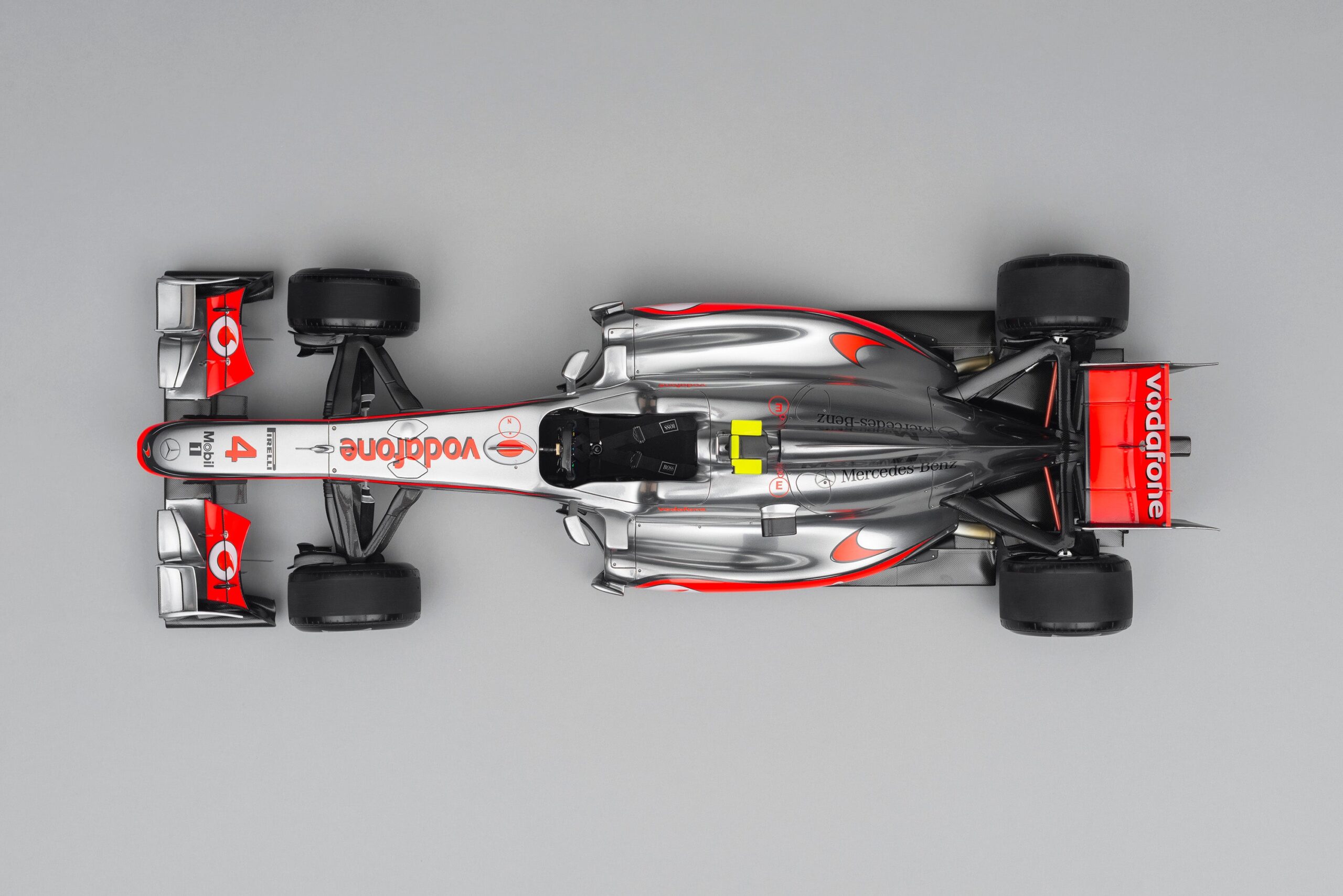 Amalgam McLaren MP4-26 2011 Chinese Grand Prix Button - Silber | 1:8 - Image 8