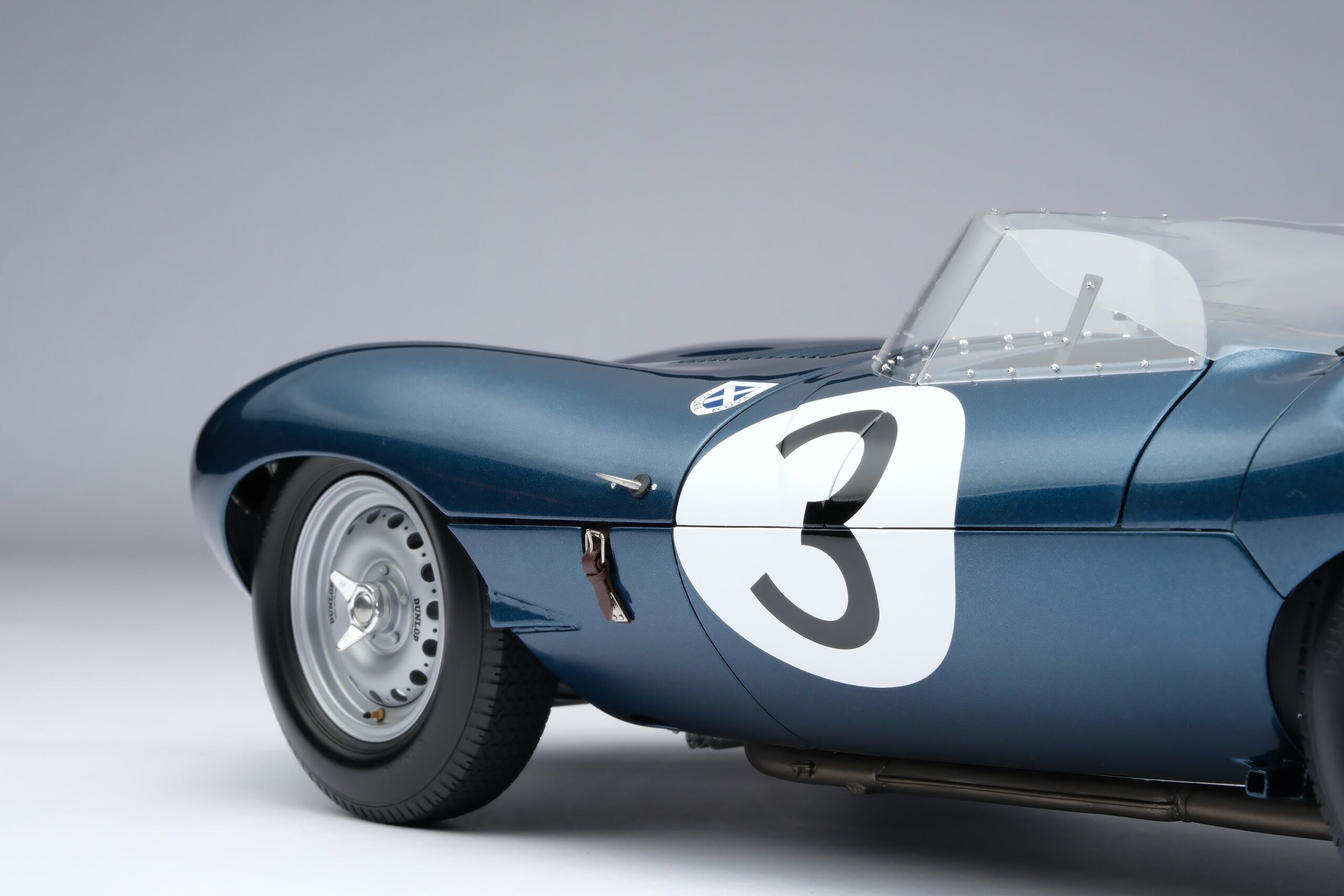 Amalgam Jaguar D-type Ecurie Ecosse 1957 Le Mans Winner - Dunkelblau | 1:8 – Bild 15
