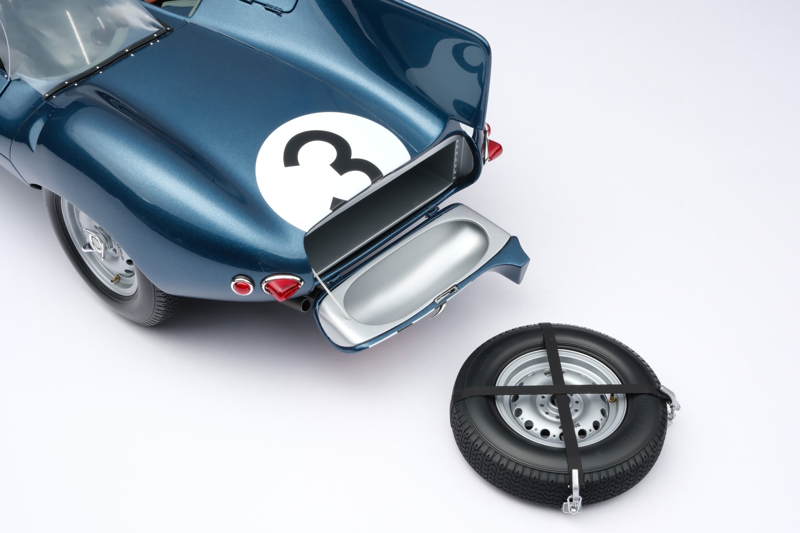 Amalgam Jaguar D-type Ecurie Ecosse 1957 Le Mans Winner - Dunkelblau | 1:8 – Bild 12