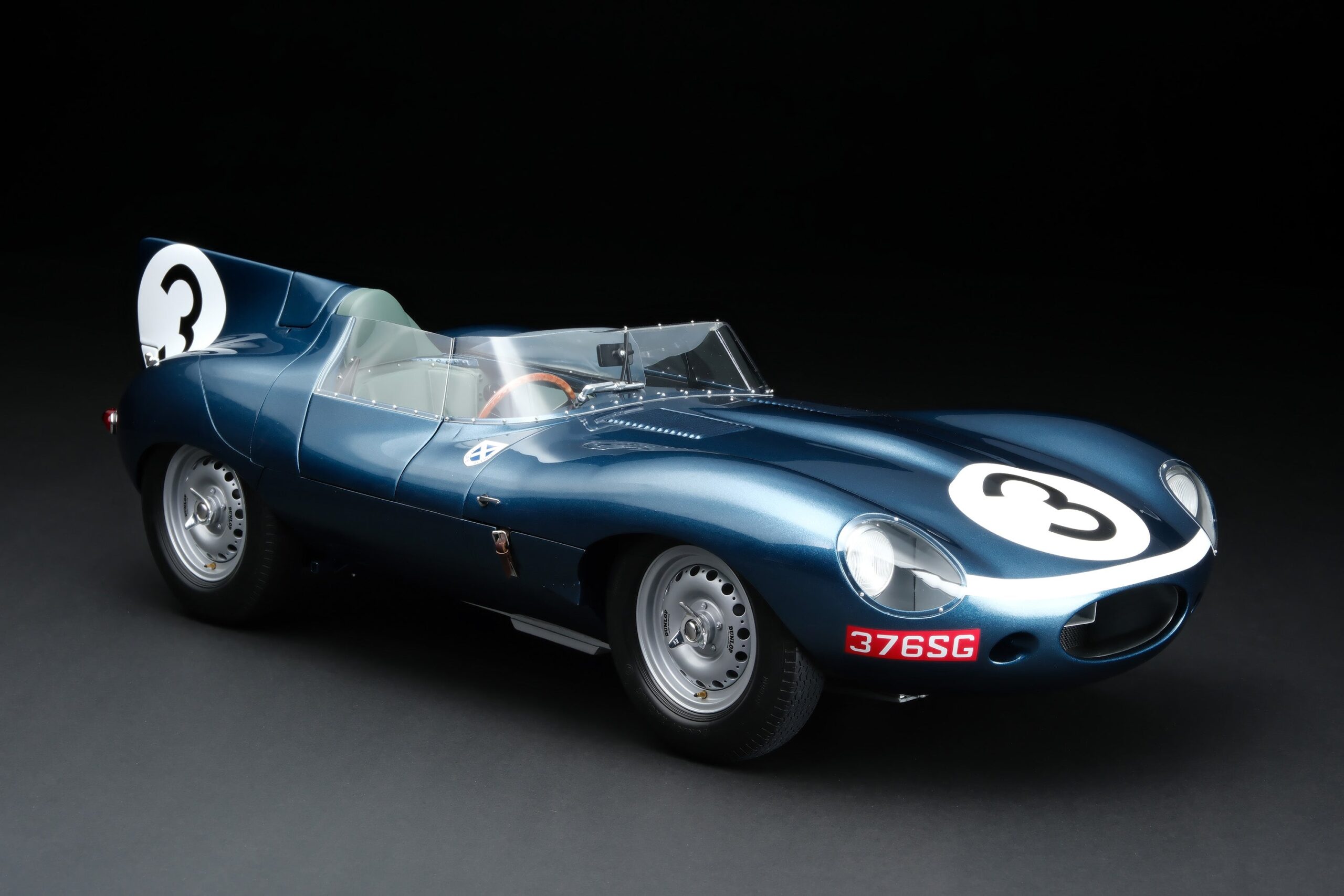 Amalgam Jaguar D-type Ecurie Ecosse 1957 Le Mans Winner - Dunkelblau | 1:8