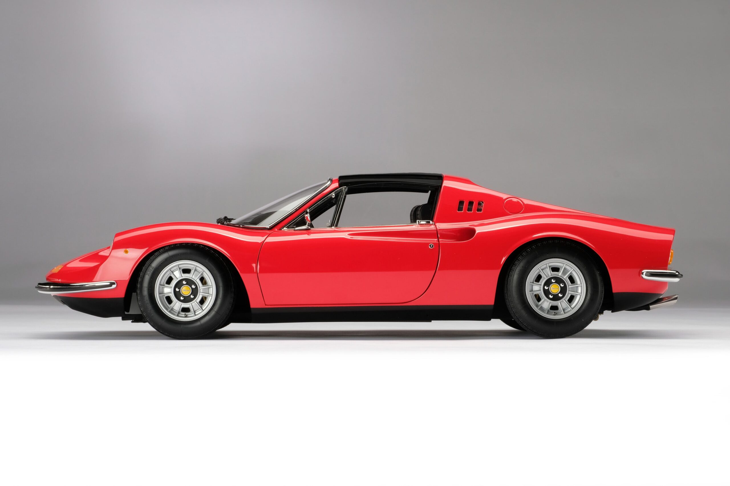 Amalgam Ferrari Dino 246 GTS (1972) - Rot | 1:8 - 画像3