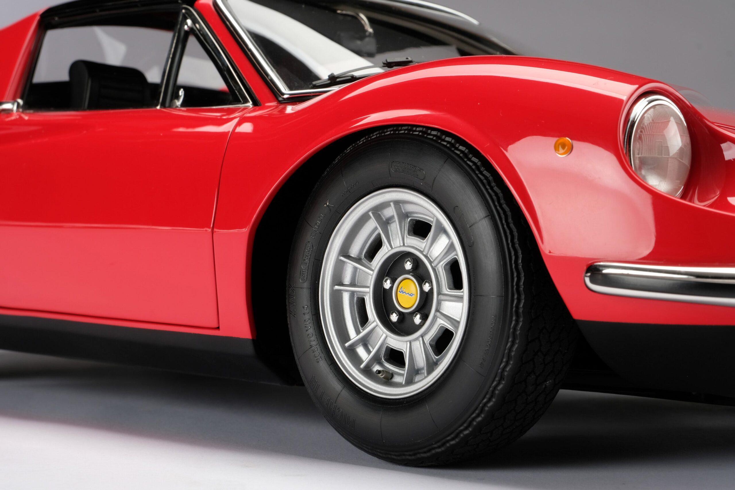 Amalgam Ferrari Dino 246 GTS (1972) - Rot | 1:8 - 画像6