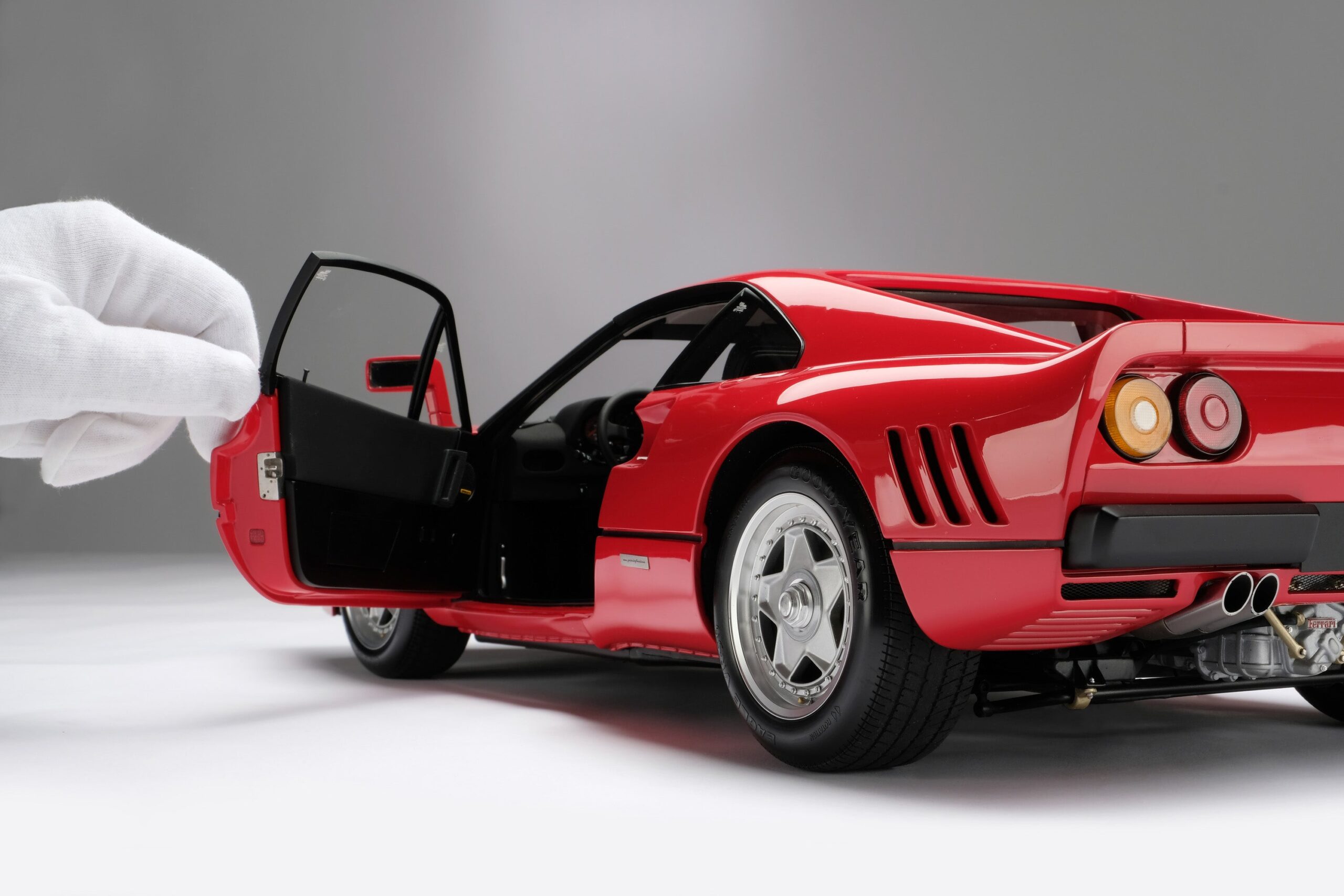 Amalgam Ferrari 288 GTO (1984) - Rot | 1:8 - 画像4