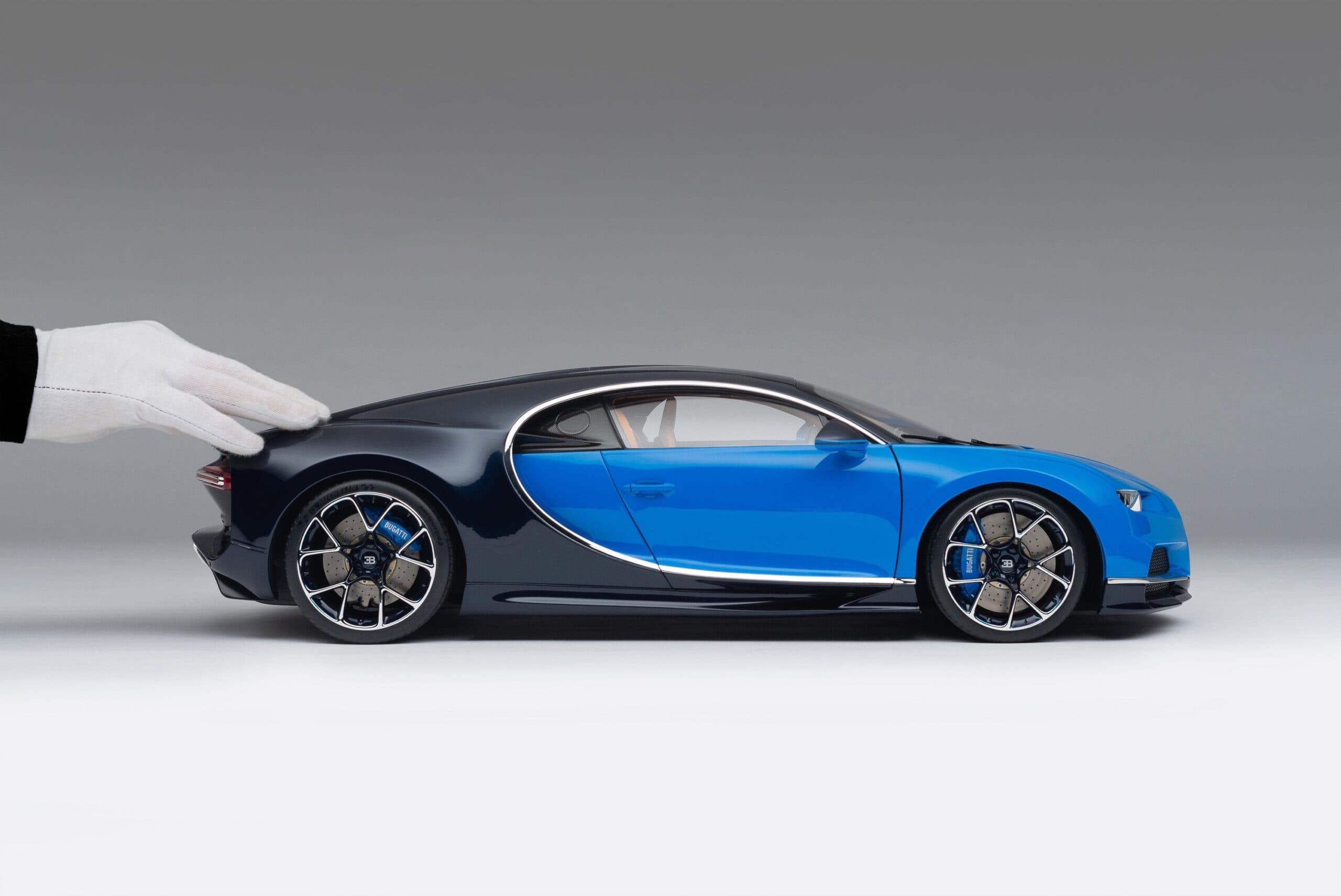 Amalgam Bugatti Chiron Genfer Automobilsalon 2016 - Blau | 1:8 - Image 3
