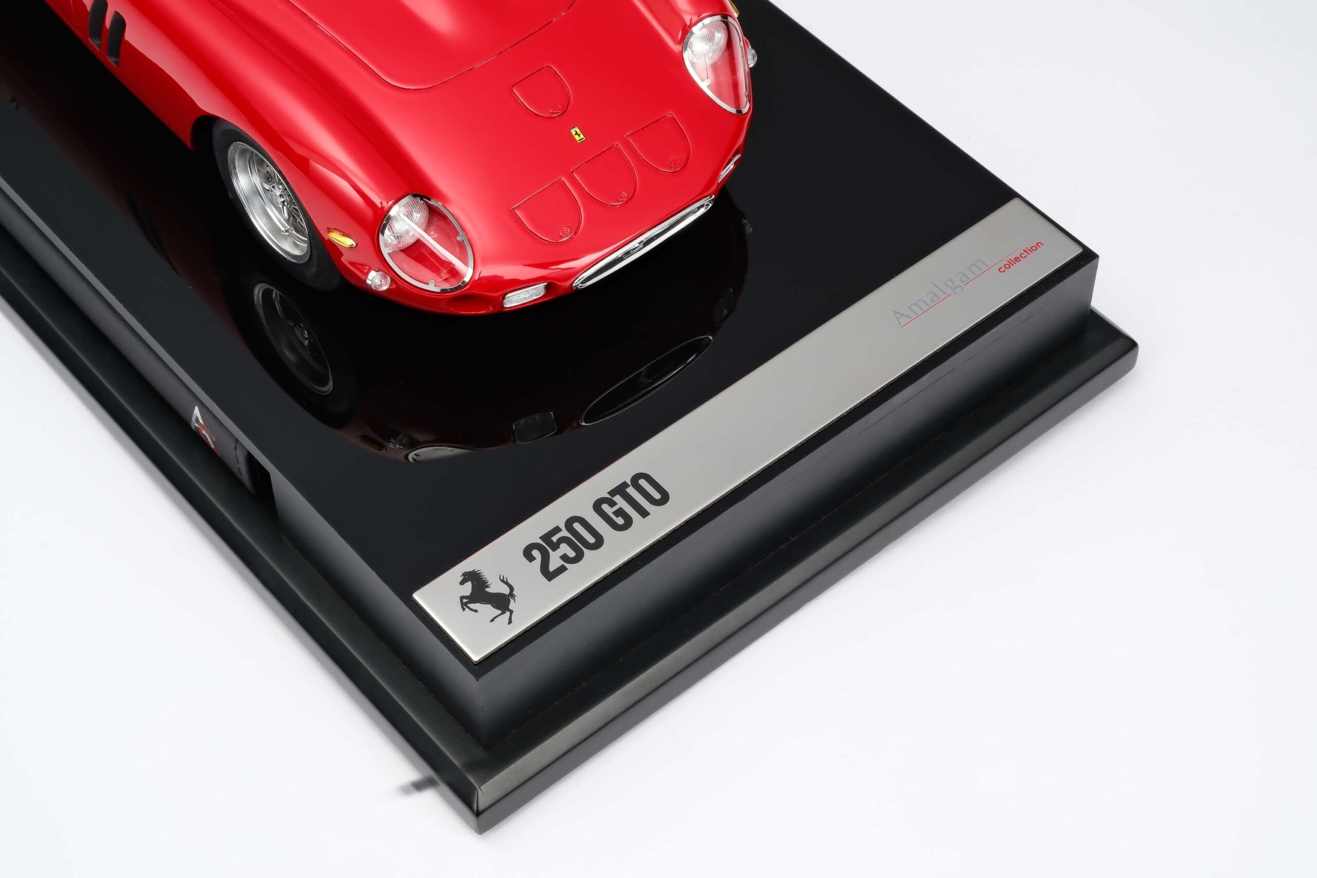 Amalgam Ferrari 250 GTO Road Specification (1962) - Rot | 1:18 - 画像8