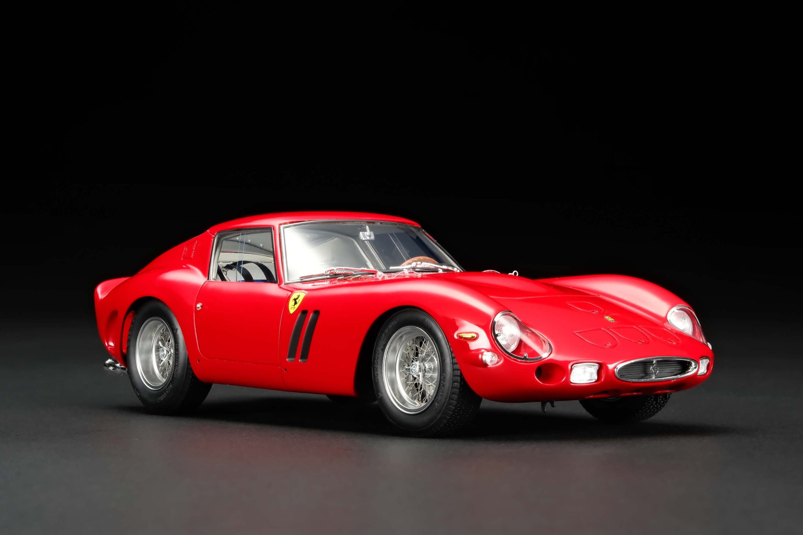 アマルガム フェラーリ 250 GTO ロード仕様 (1962) - レッド | 1:18
