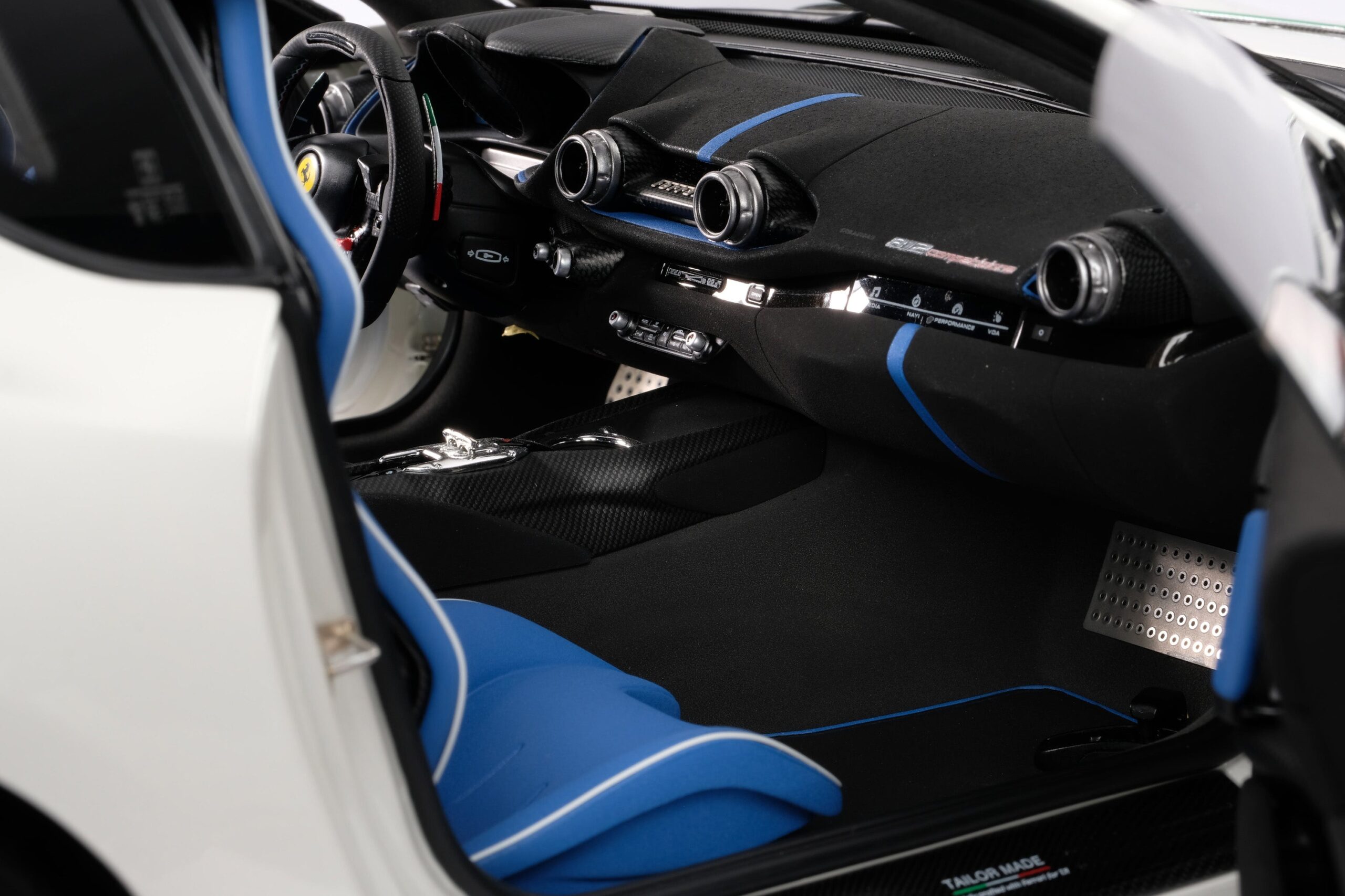 Amalgam Ferrari 812 Competizione & Competizione A Tailor Made | 1:8 - 画像14