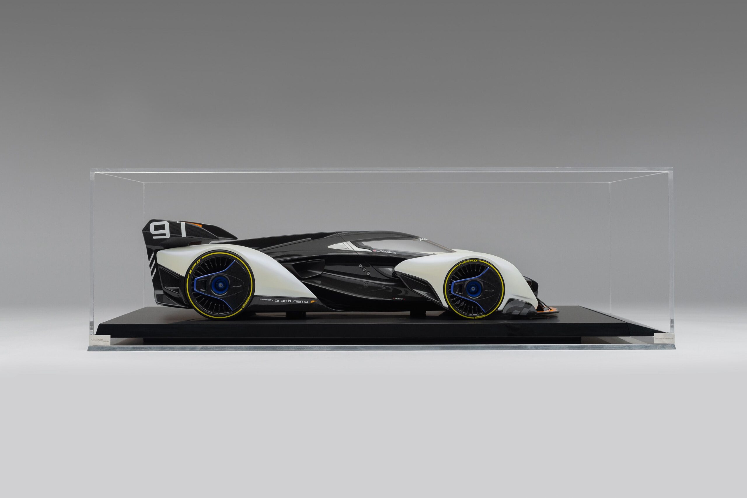 Amalgam McLaren Ultimate Vision Gran Turismo (2017) Signed Edition - Mehrfarbig | 1:8 - Image 17