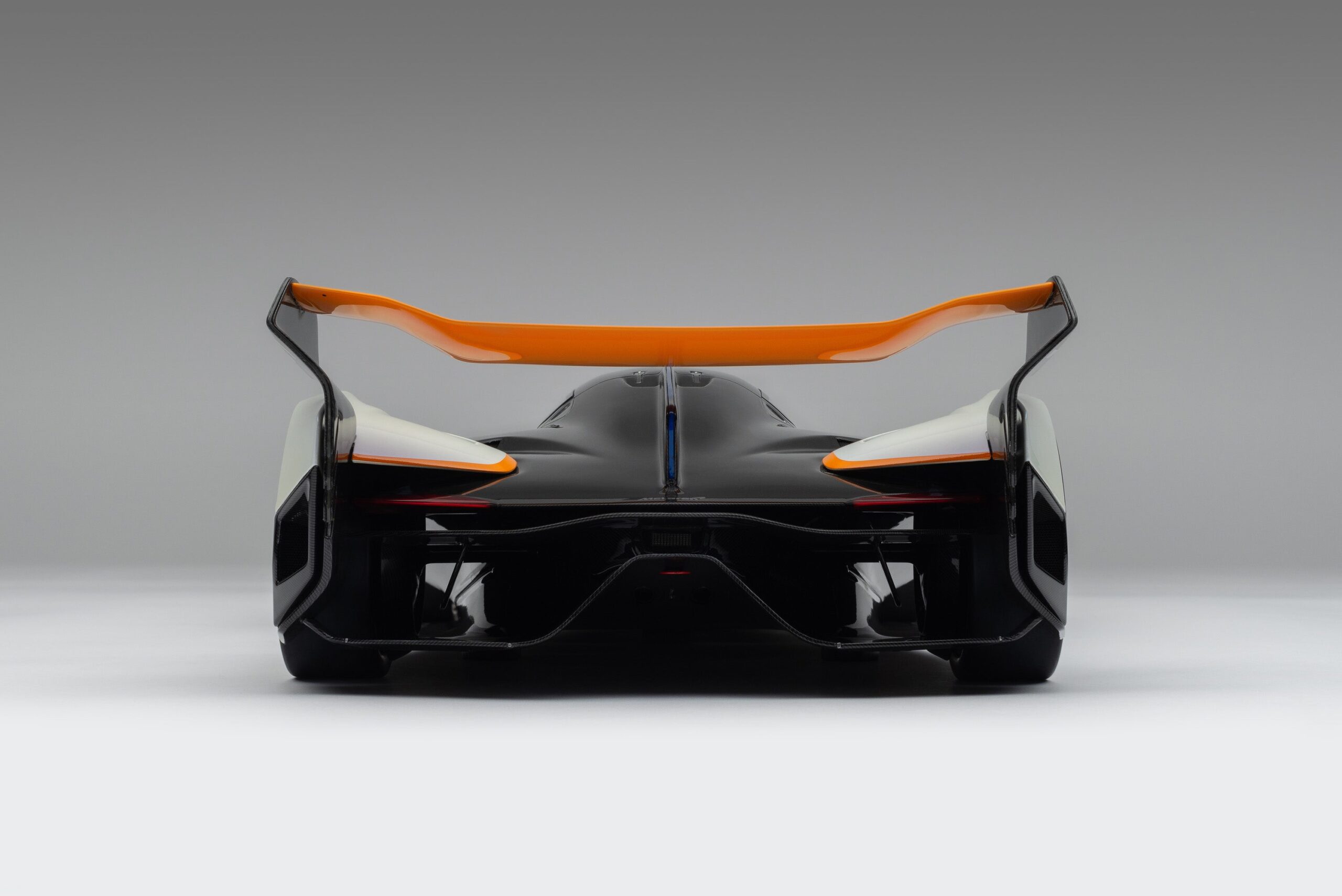 Amalgam McLaren Ultimate Vision Gran Turismo (2017) Signed Edition - Mehrfarbig | 1:8 - Image 16