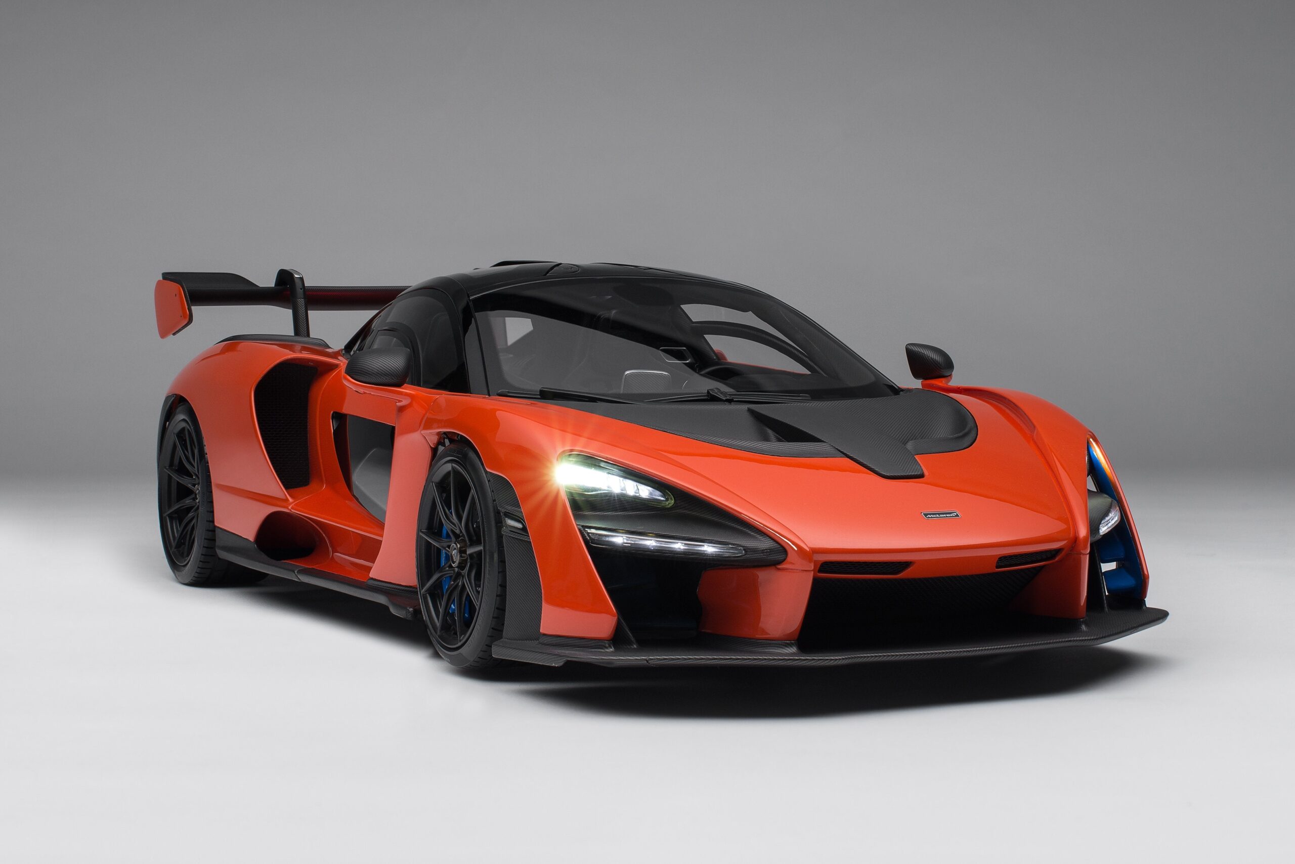 Amalgam McLaren Senna (2018) mit Beleuchtung und elektrischen Türen | 1:8 - Image 6