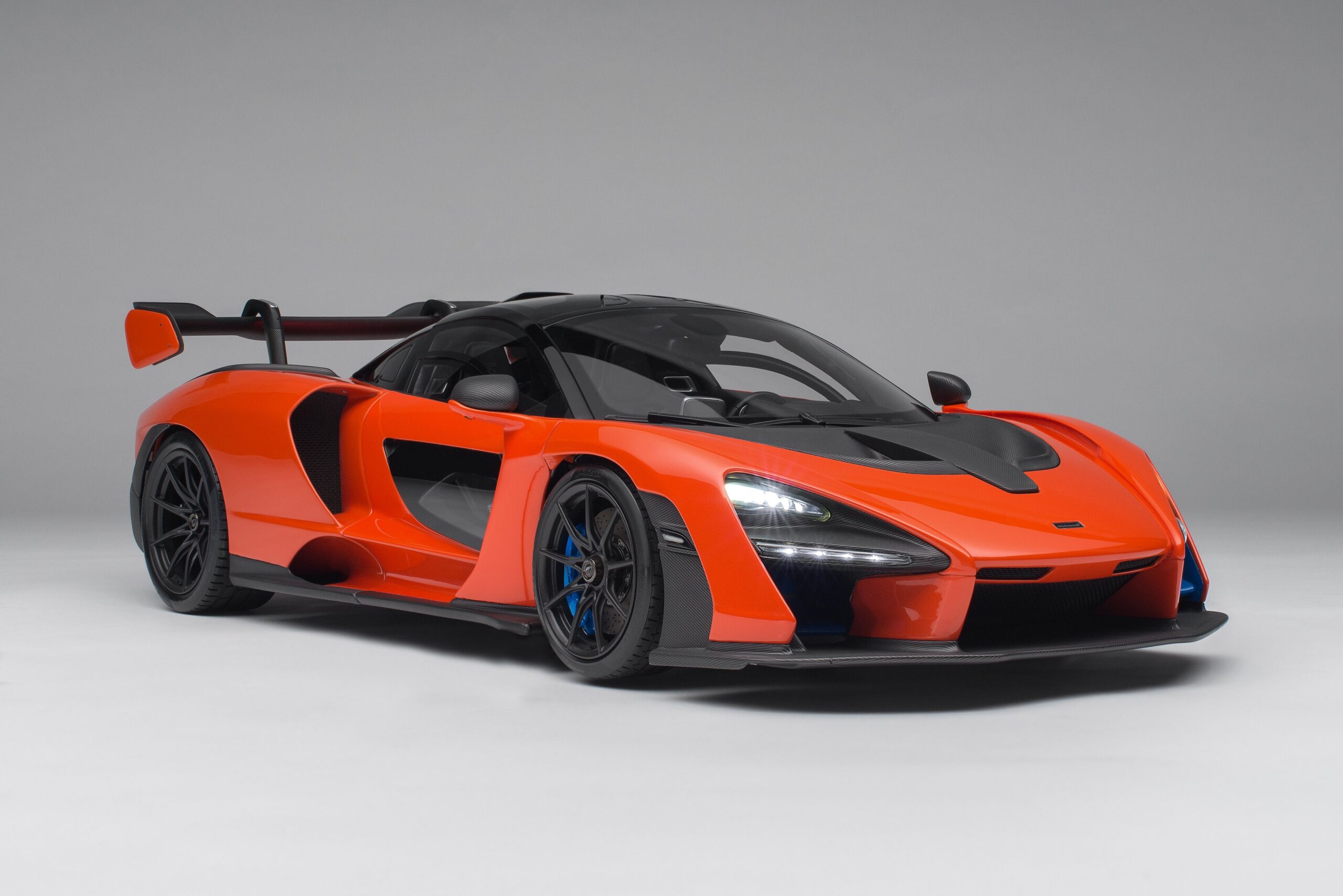 McLaren Senna (2018) Amalgam avec éclairage et portes électriques | 1:8