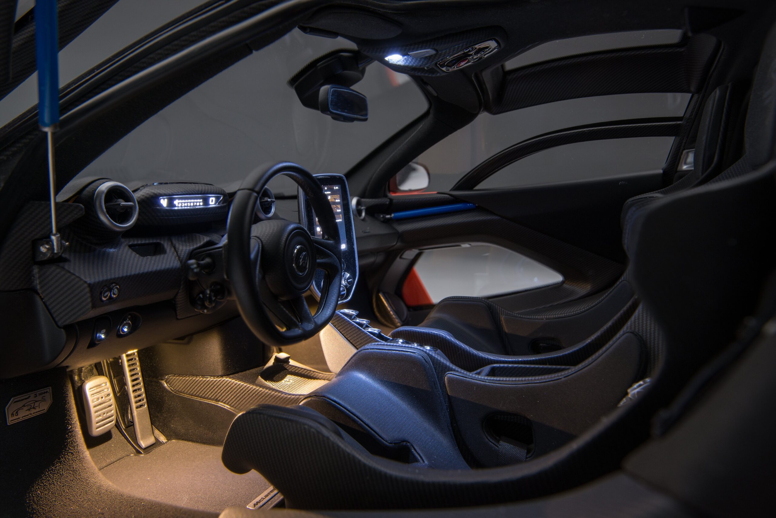 Amalgam McLaren Senna (2018) mit Beleuchtung und elektrischen Türen | 1:8 - Image 9
