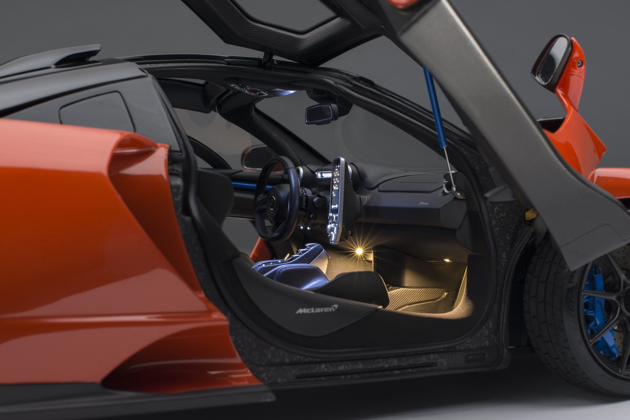 Amalgam McLaren Senna (2018) mit Beleuchtung und elektrischen Türen | 1:8 - Image 8