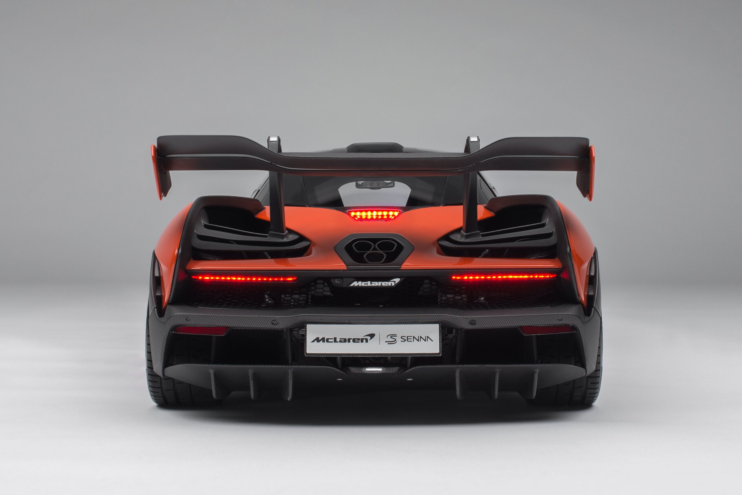 Amalgam McLaren Senna (2018) mit Beleuchtung und elektrischen Türen | 1:8 - Image 12