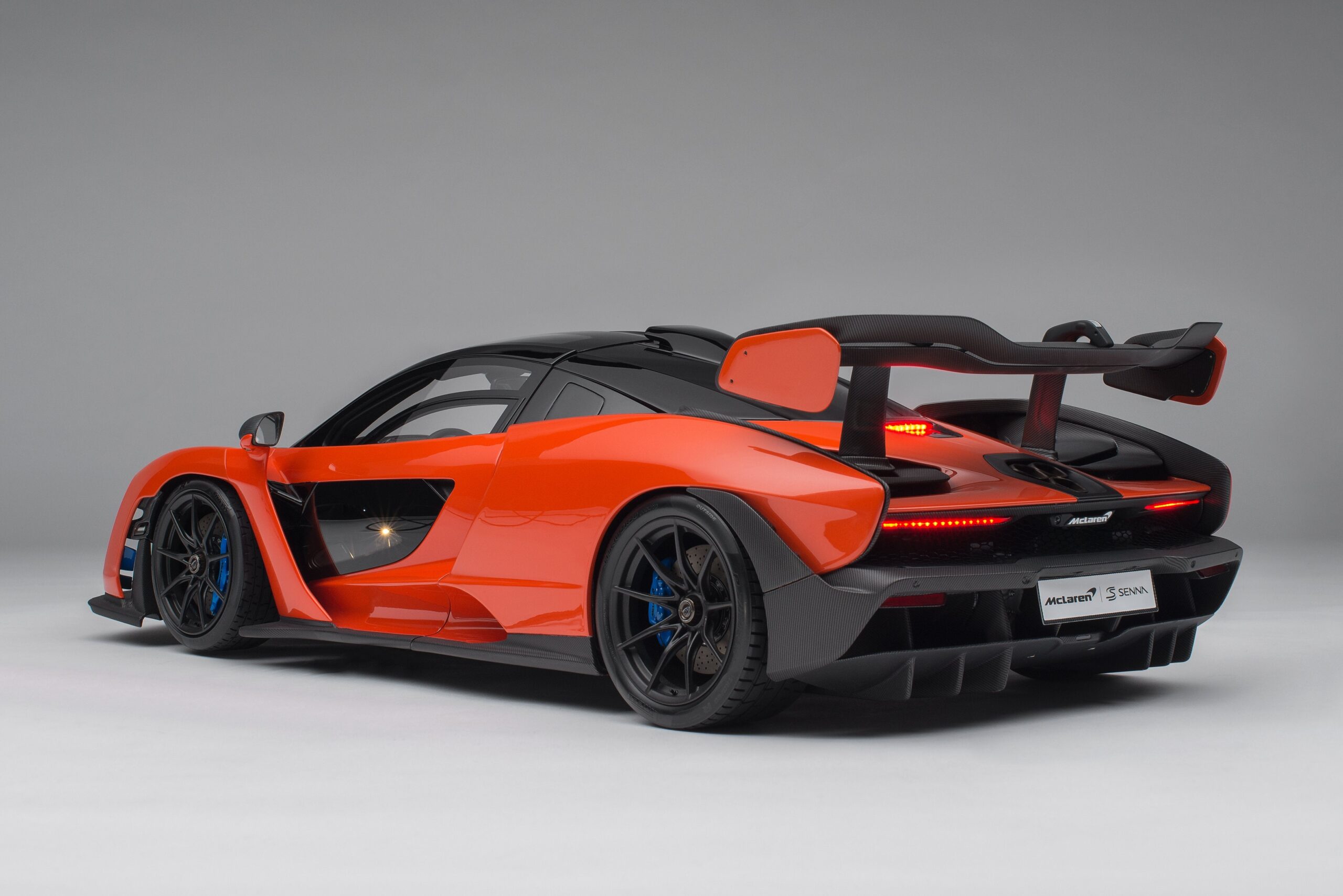 Amalgam McLaren Senna (2018) mit Beleuchtung und elektrischen Türen | 1:8 - Image 11
