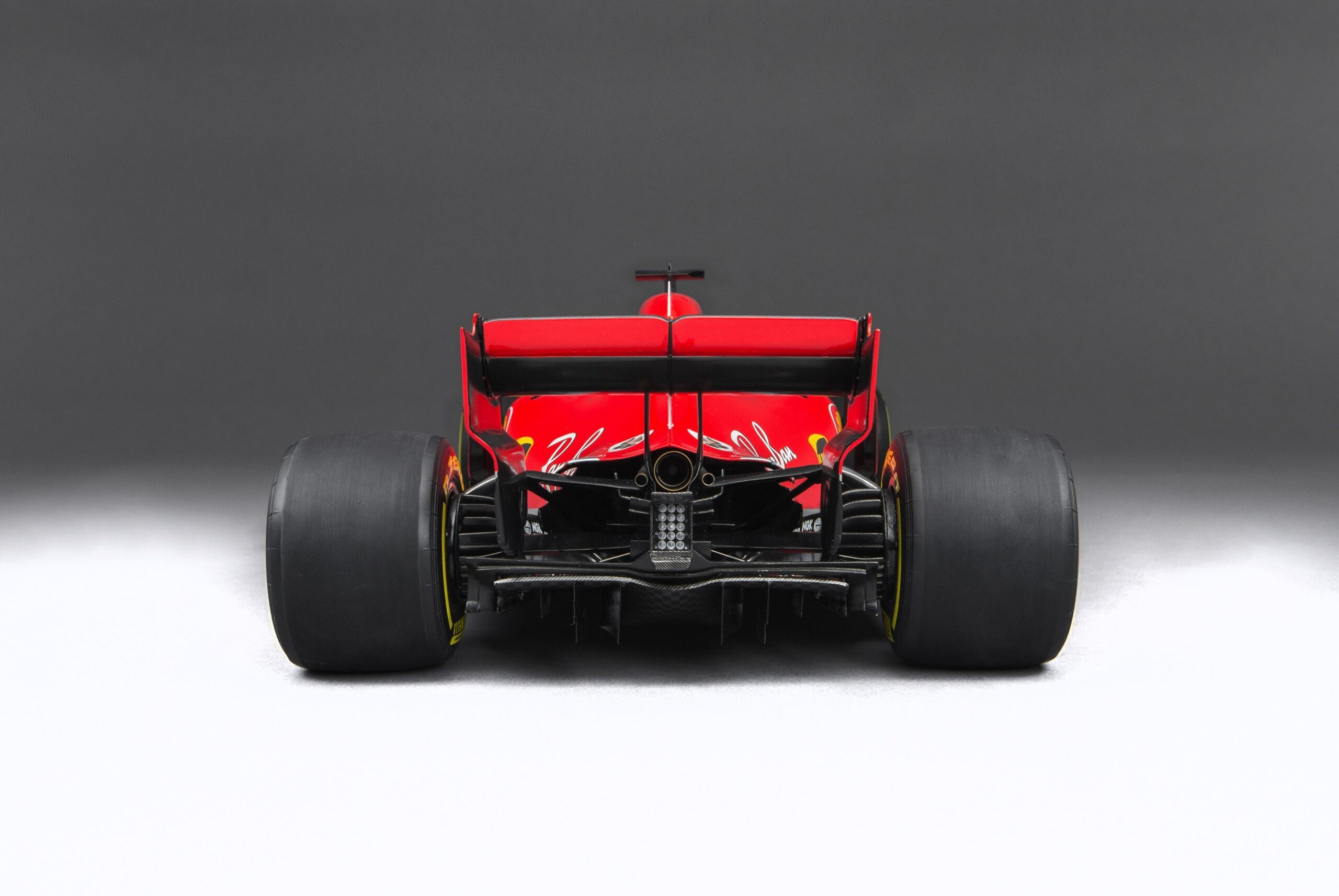Amalgam Ferrari SF71H 2018 Australian Grand Prix - Rot | 1:8 - Image 5