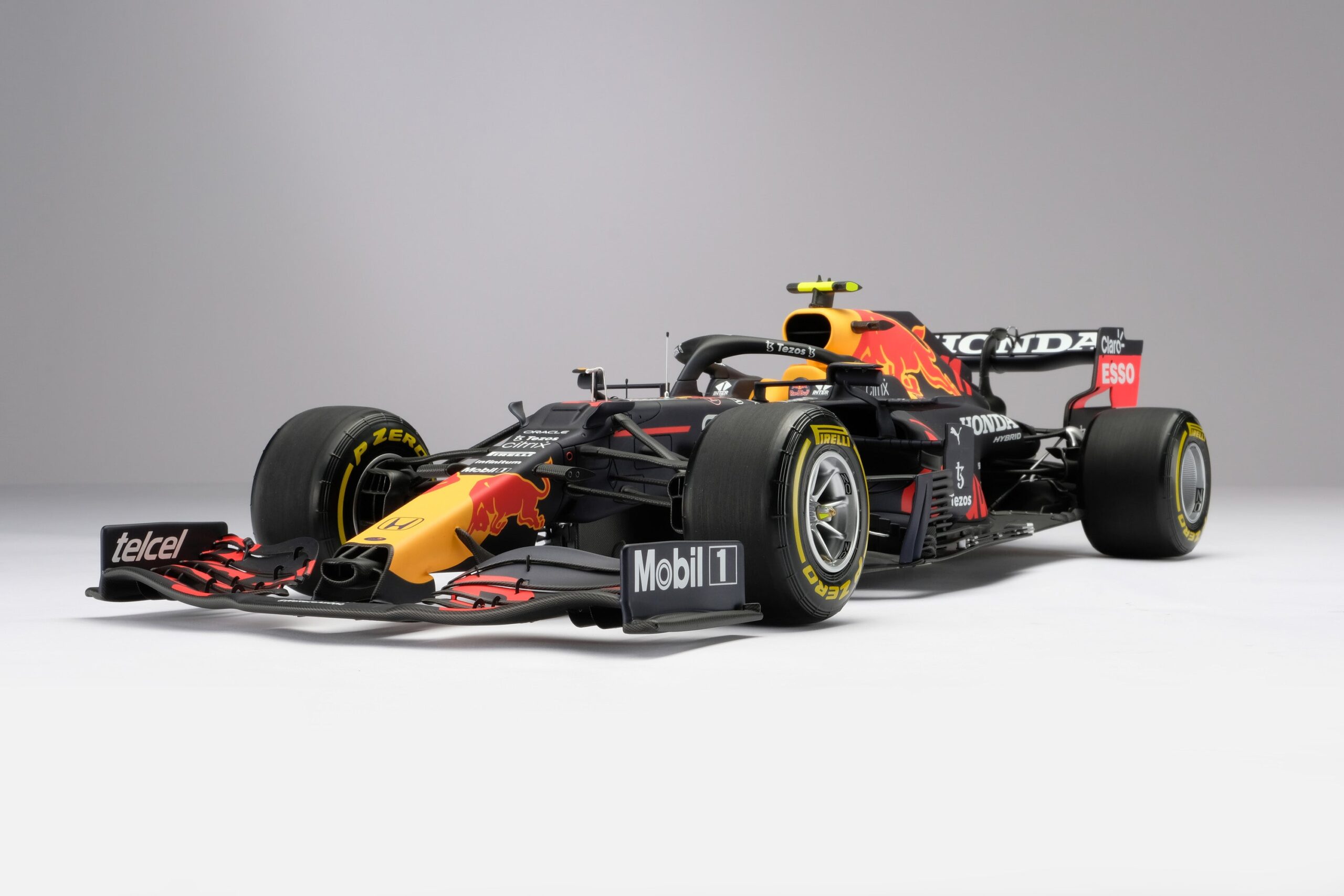 Amalgam Red Bull Racing Honda RB16B 2021 Baku Grand Prix Sergio Pérez | 1:8 - Imagen 9
