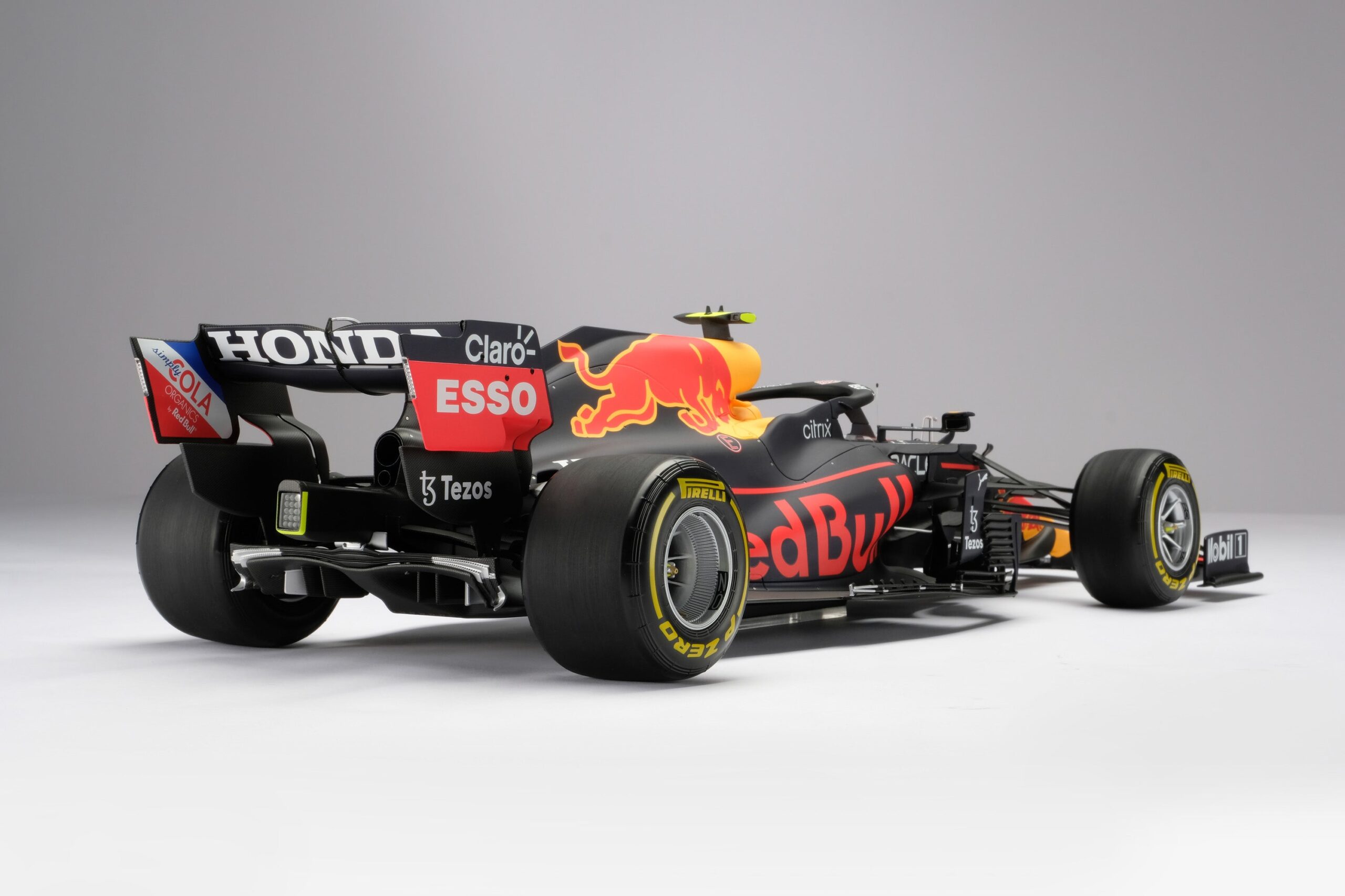 Amalgam Red Bull Racing Honda RB16B 2021 Baku Grand Prix Sergio Pérez | 1:8 - Imagen 18