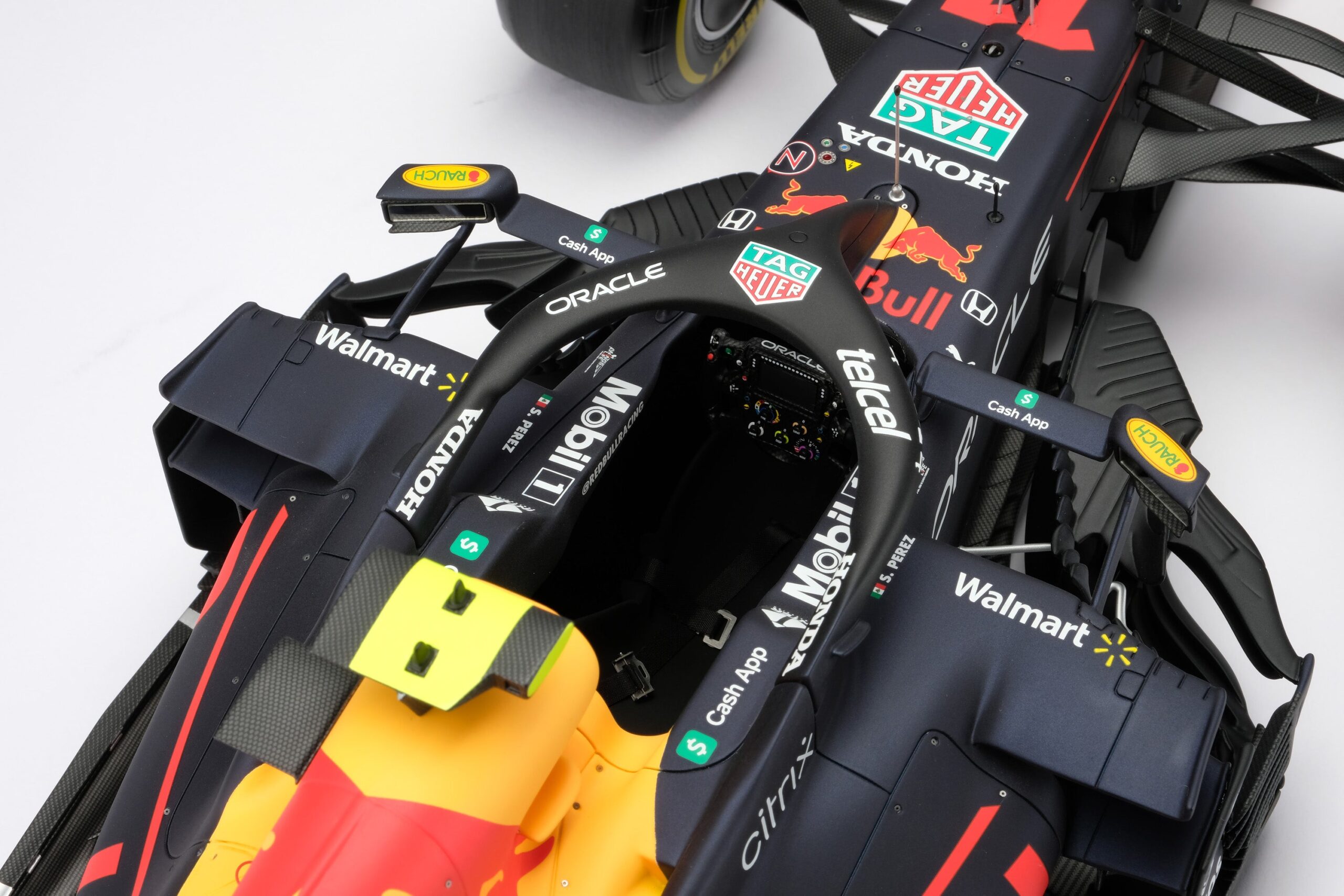 Amalgam Red Bull Racing Honda RB16B 2021 Baku Grand Prix Sergio Pérez | 1:8 - Imagen 19