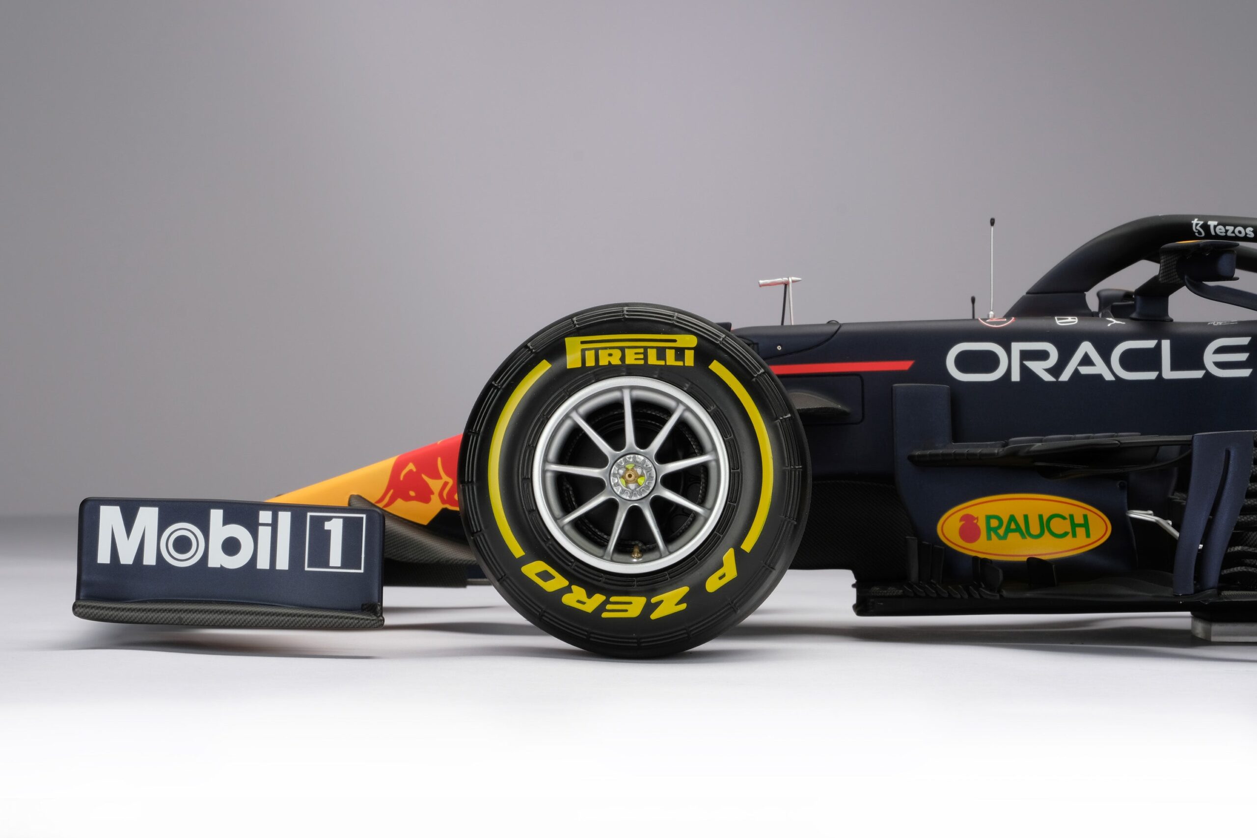 Amalgam Red Bull Racing Honda RB16B 2021 Baku Grand Prix Sergio Pérez | 1:8 - Imagen 12