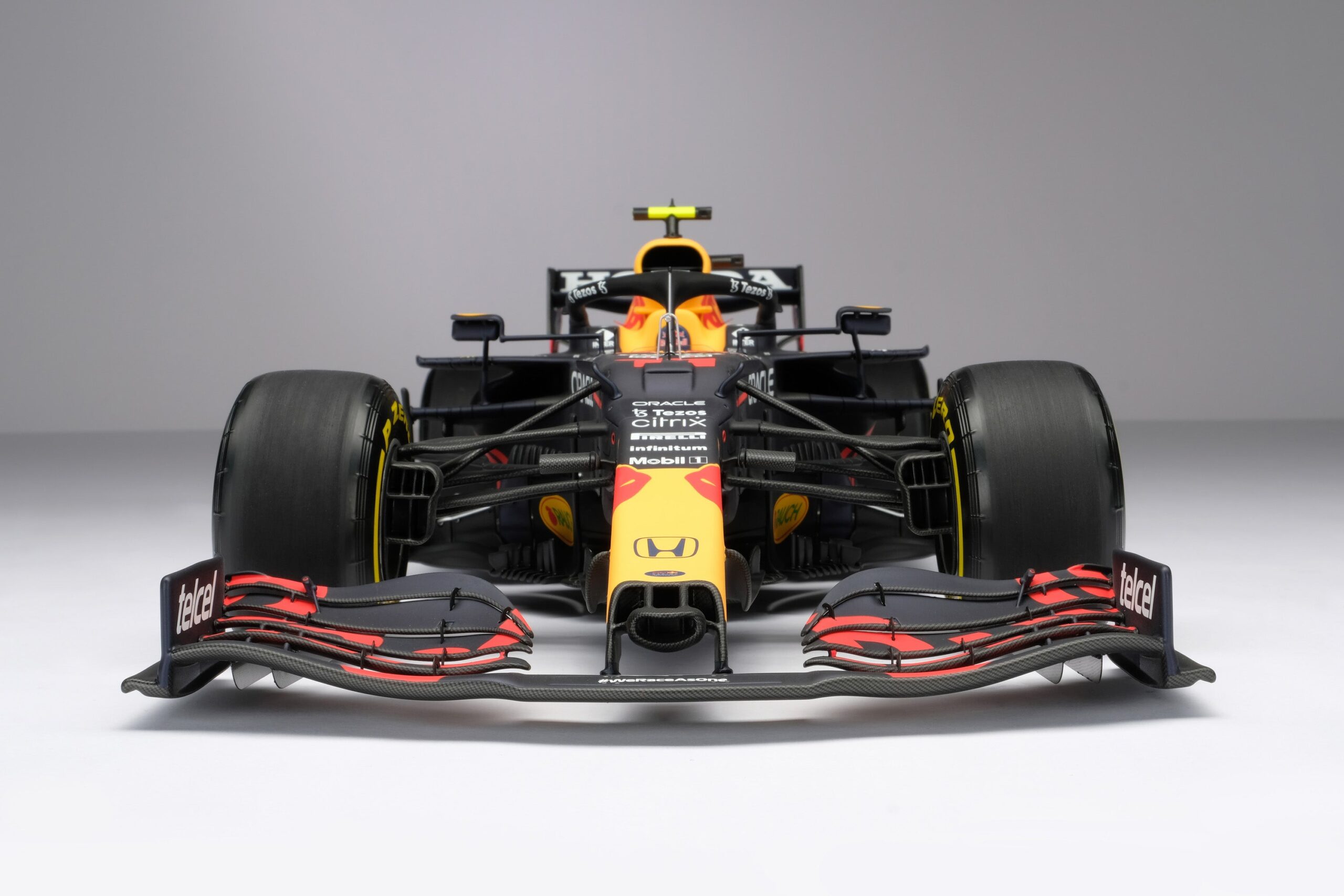 Amalgam Red Bull Racing Honda RB16B 2021 Baku Grand Prix Sergio Pérez | 1:8 - Imagen 6