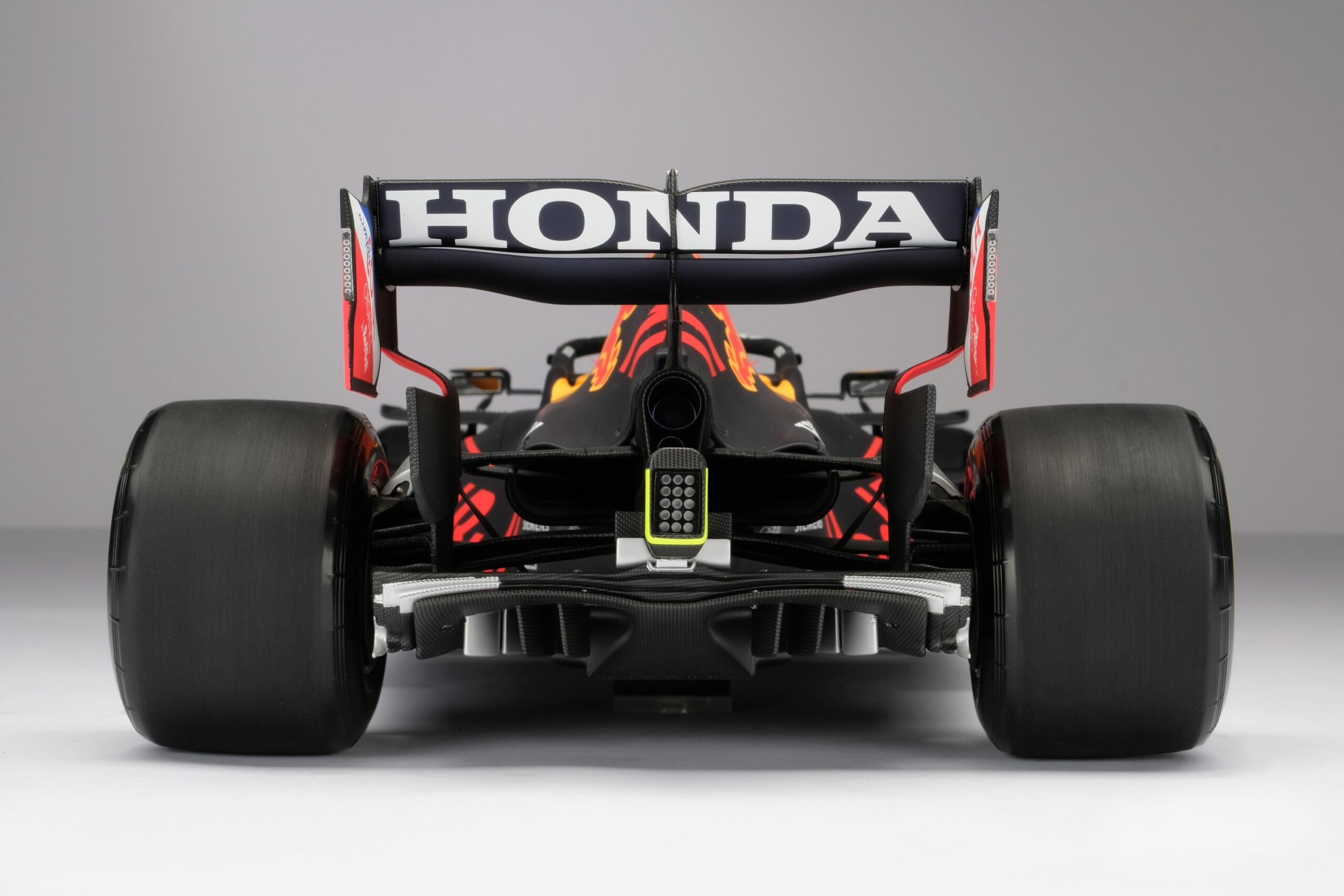 Amalgam Red Bull Racing Honda RB16B 2021 Baku Grand Prix Sergio Pérez | 1:8 - Imagen 7