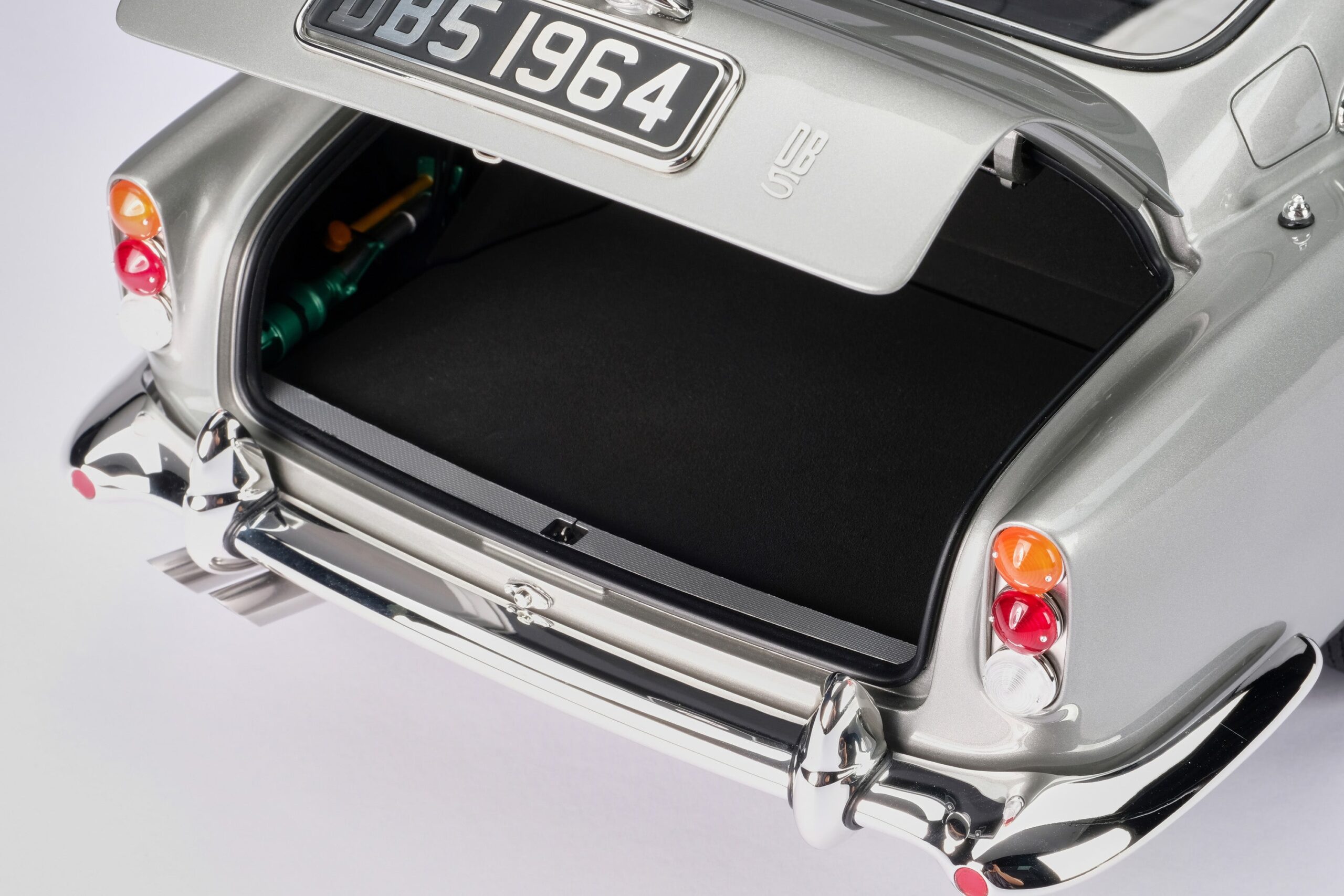 Amalgam Aston Martin DB5 Vantage (1964) - Silber | 1:8 - 画像22