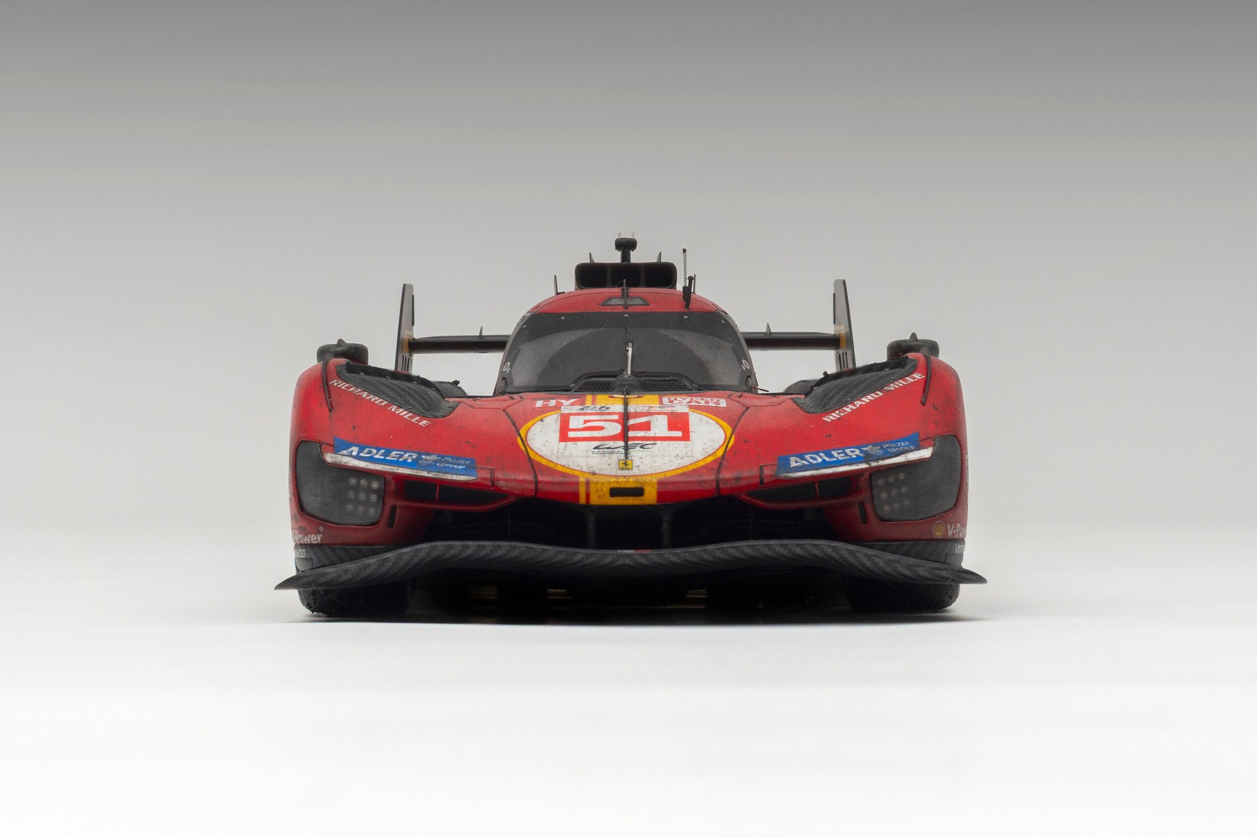 Amalgam Ferrari 499P 2023 Le Mans Winner (Race Weathered) - Rot | 1:18 - 画像8
