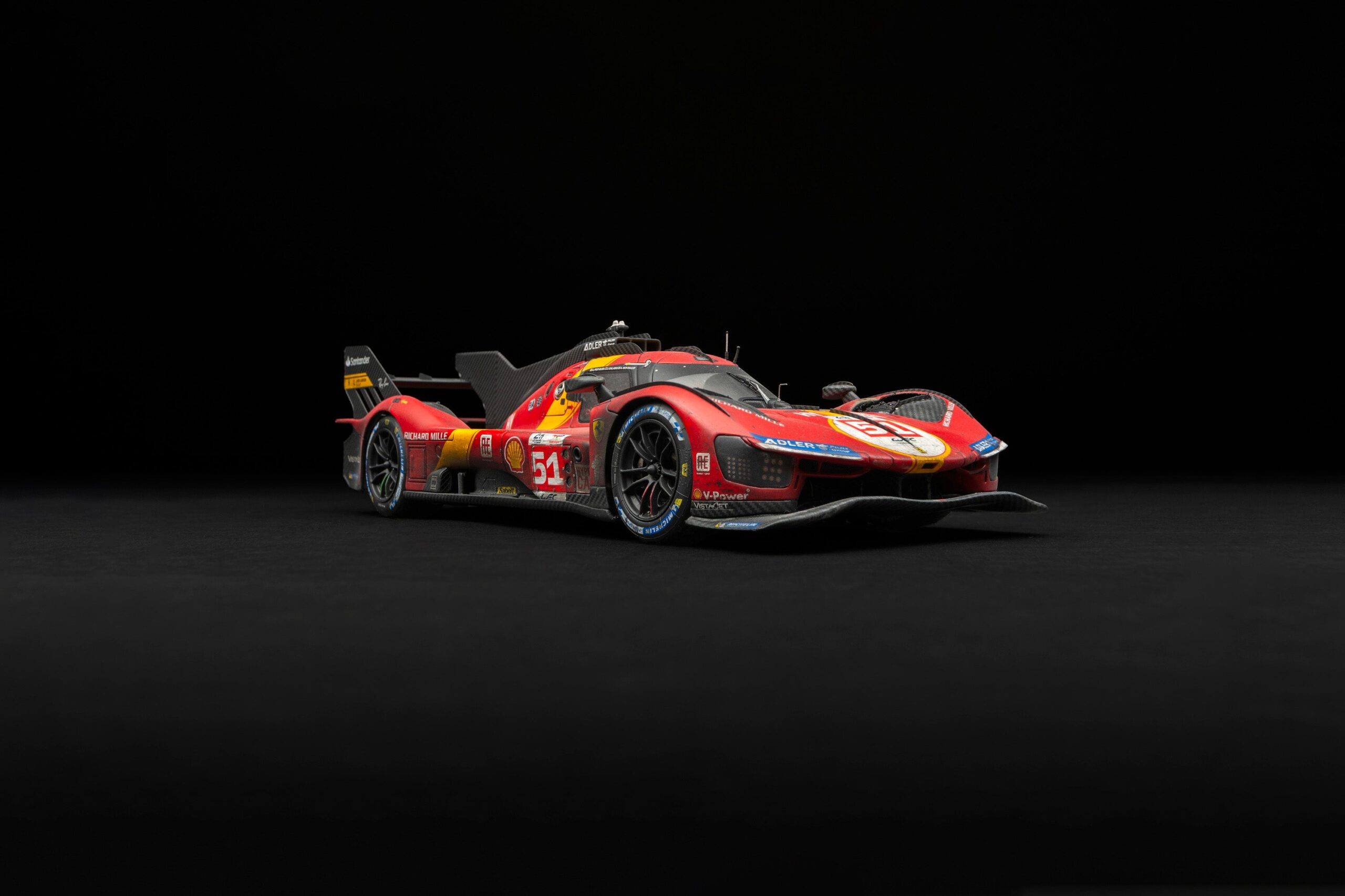 Amalgam Ferrari 499P 2023 Le Mans Winner (Race Weathered) - Rot | 1:18 - 画像2