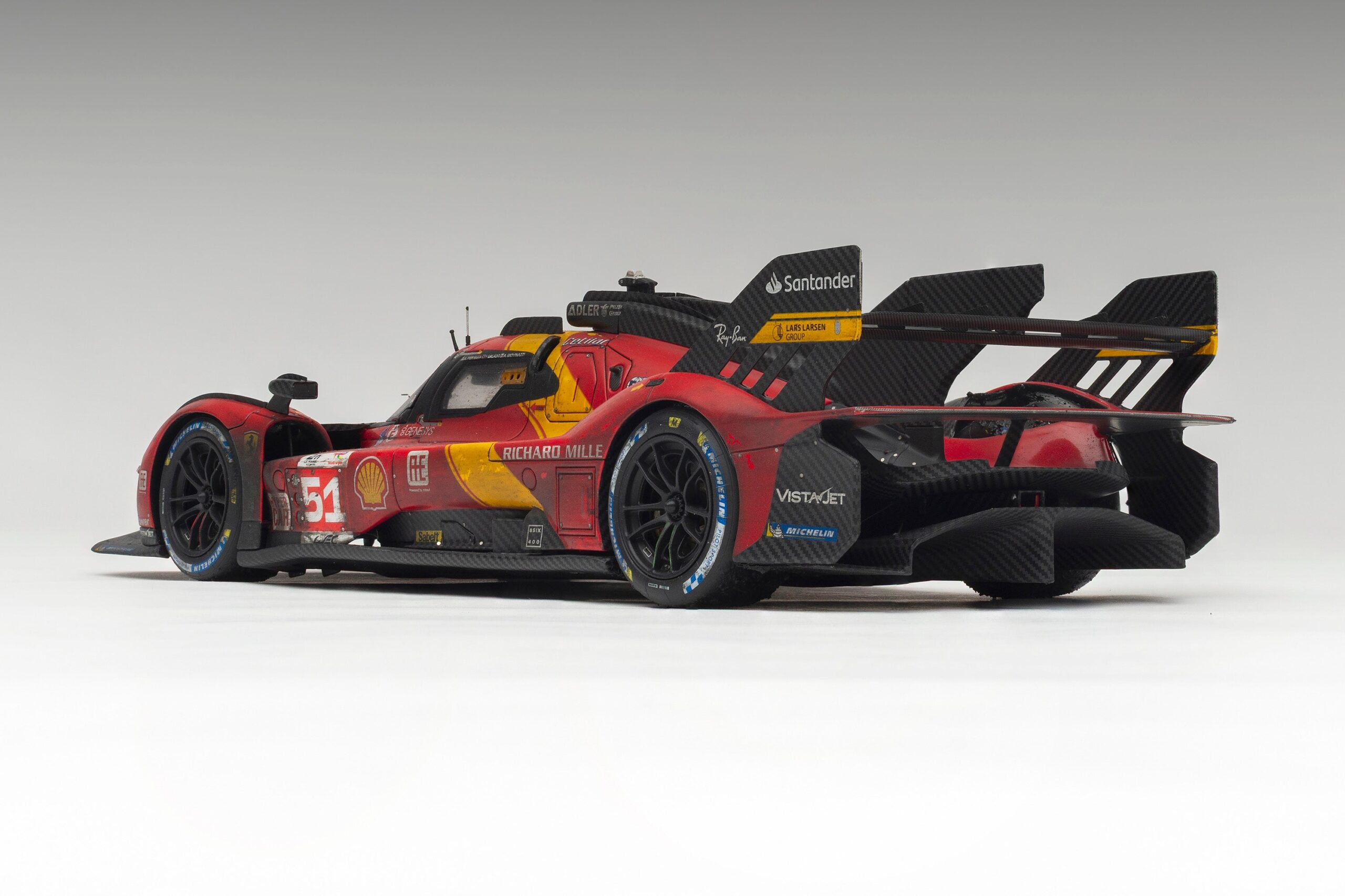 Amalgam Ferrari 499P 2023 Le Mans Winner (Race Weathered) - Rot | 1:18 - 画像11