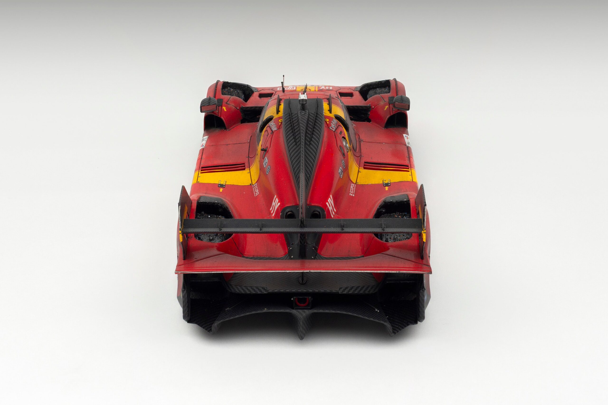 Amalgam Ferrari 499P 2023 Le Mans Winner (Race Weathered) - Rot | 1:18 - 画像13