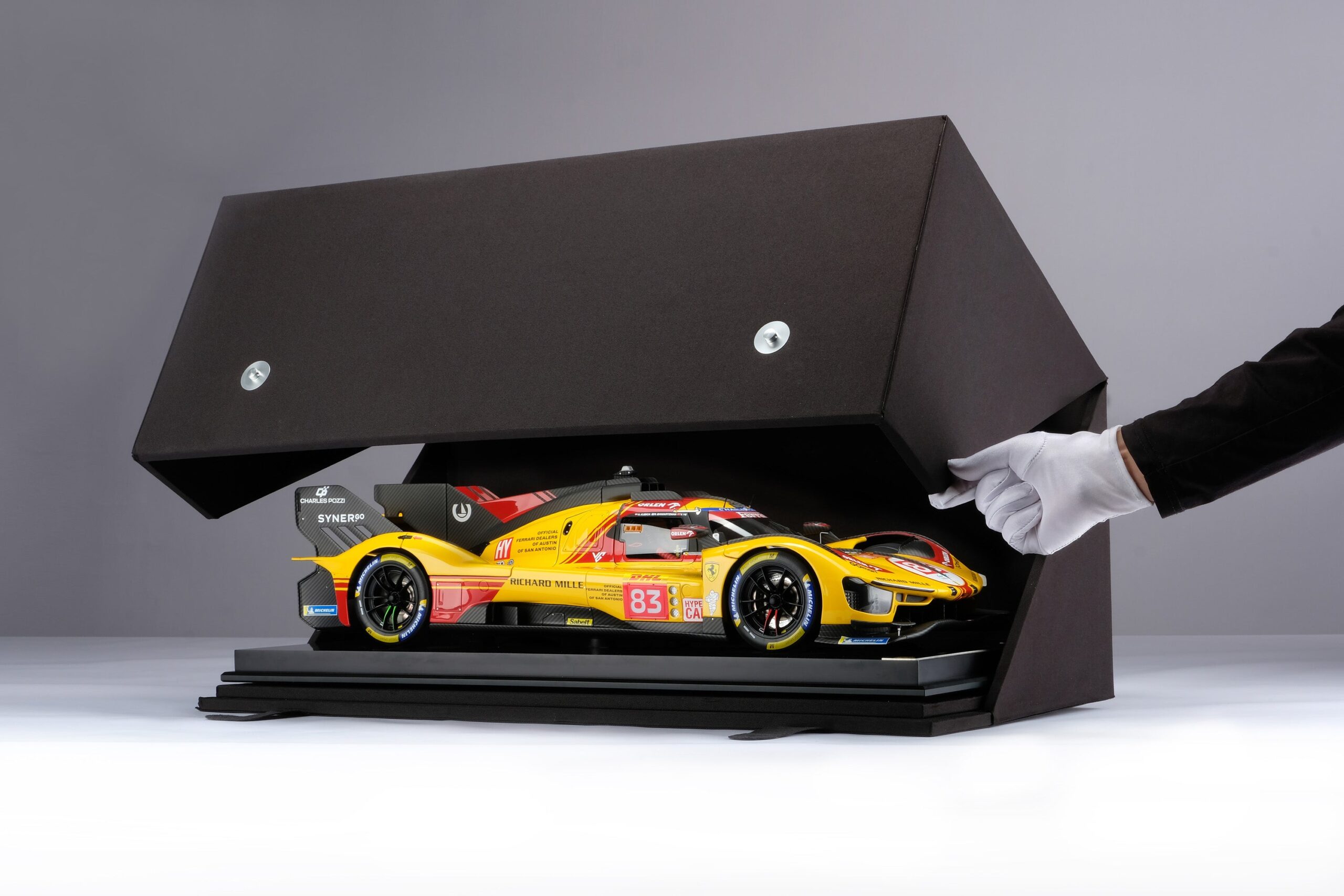 Amalgam Ferrari 499P 2024 Lone Star Le Mans Winner - Gelb | 1:8 - 画像21