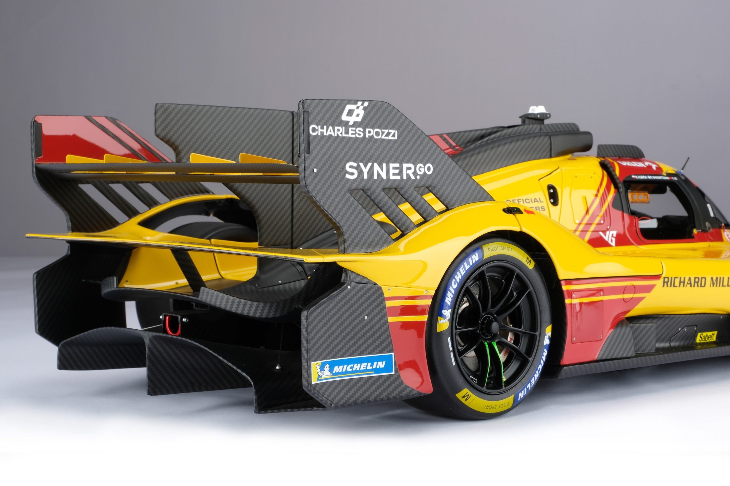 Amalgam Ferrari 499P 2024 Lone Star Le Mans Winner - Gelb | 1:8 - 画像19