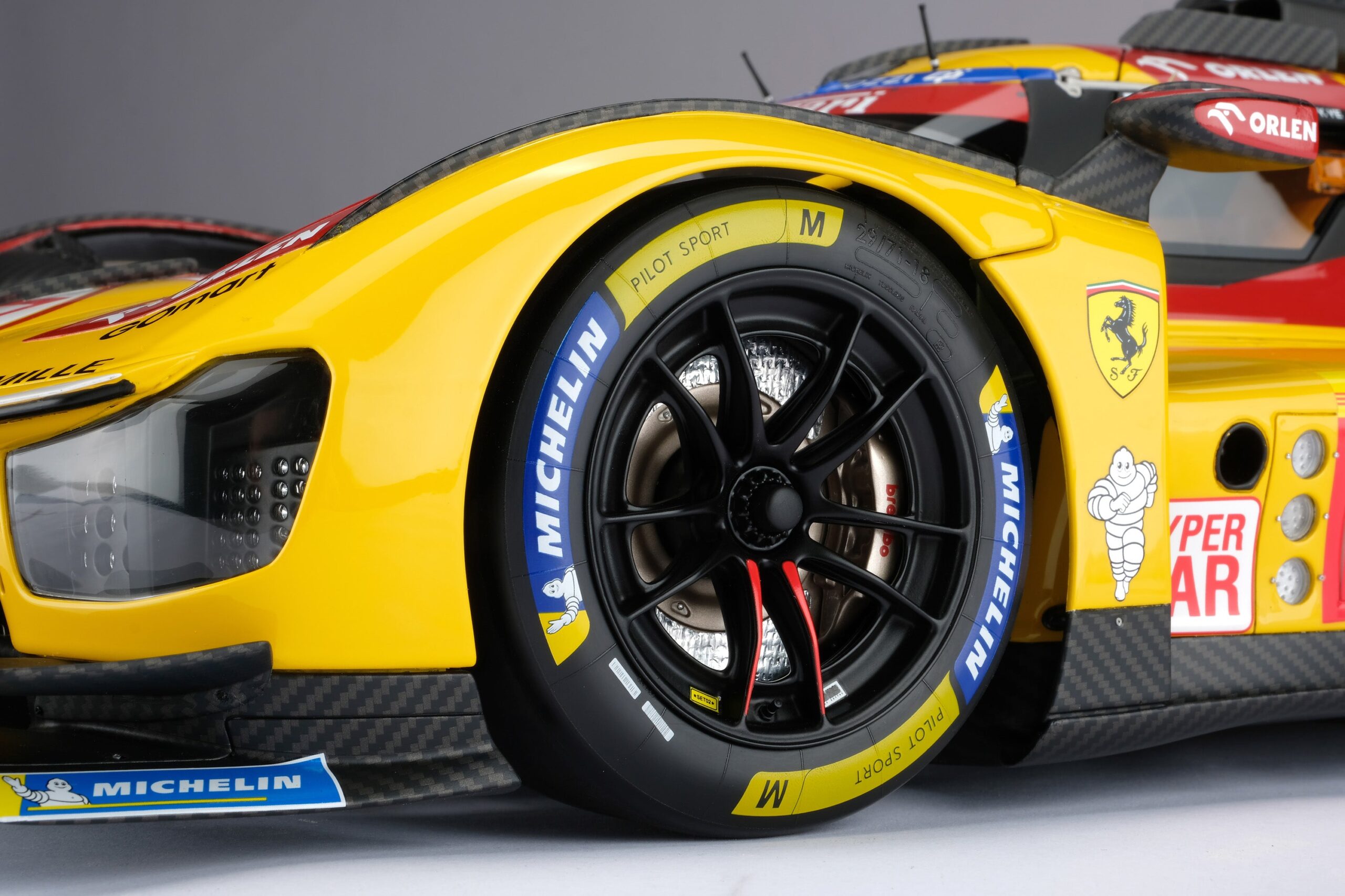 Amalgam Ferrari 499P 2024 Lone Star Le Mans Winner - Gelb | 1:8 - 画像15