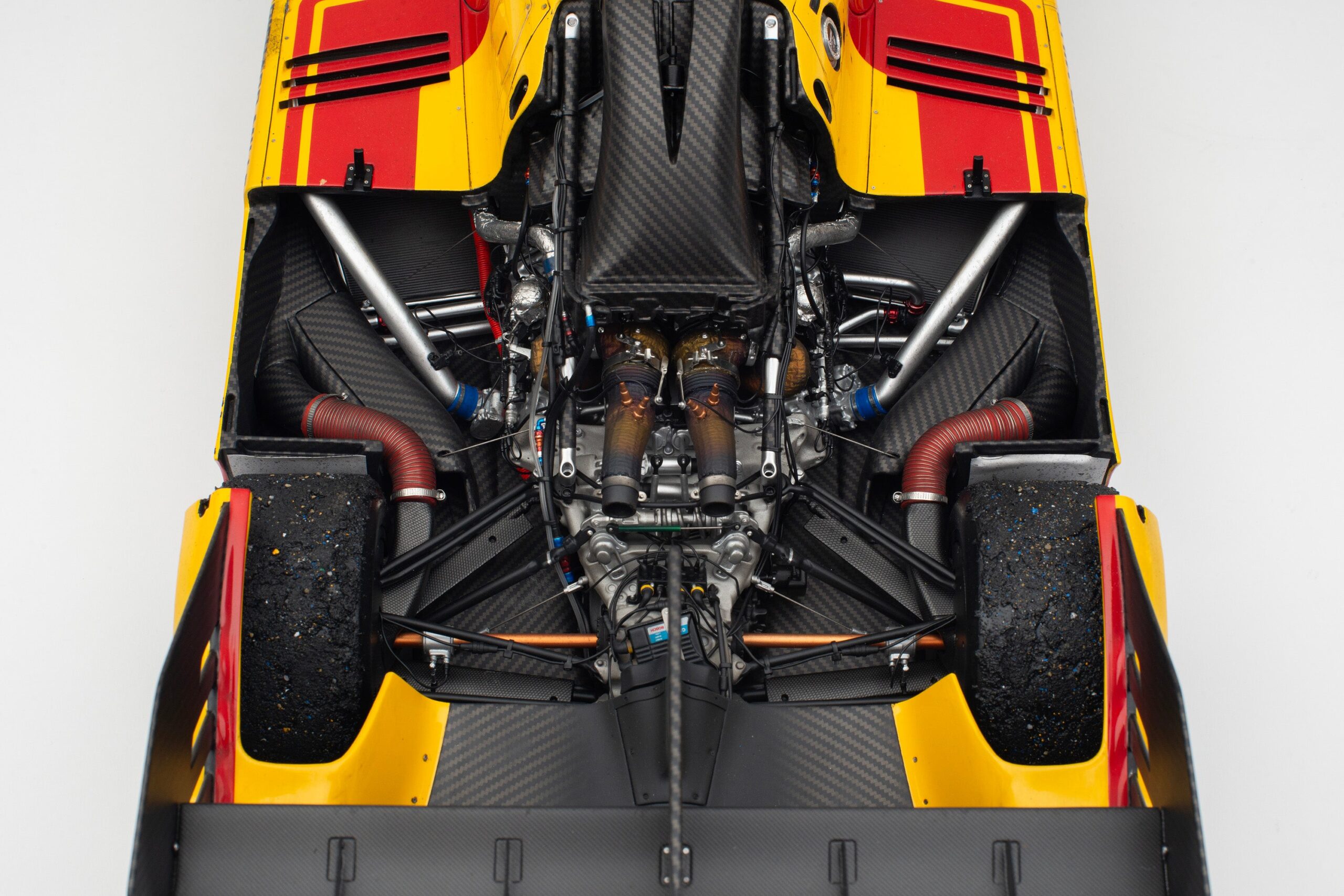 Amalgam Ferrari 499P 2025 Le Mans Winner Race Weathered - Rot | 1:8 - Image 18
