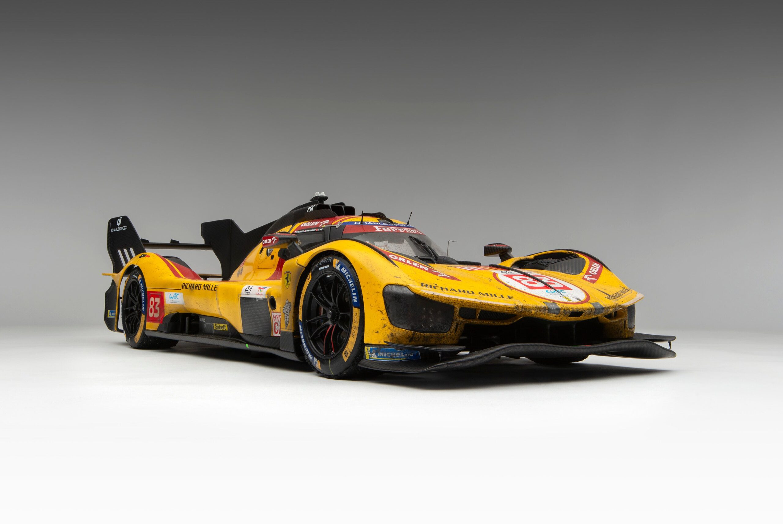 Amalgam Ferrari 499P 2025 Le Mans Winner Race Weathered - Rot | 1:8 - Image 5