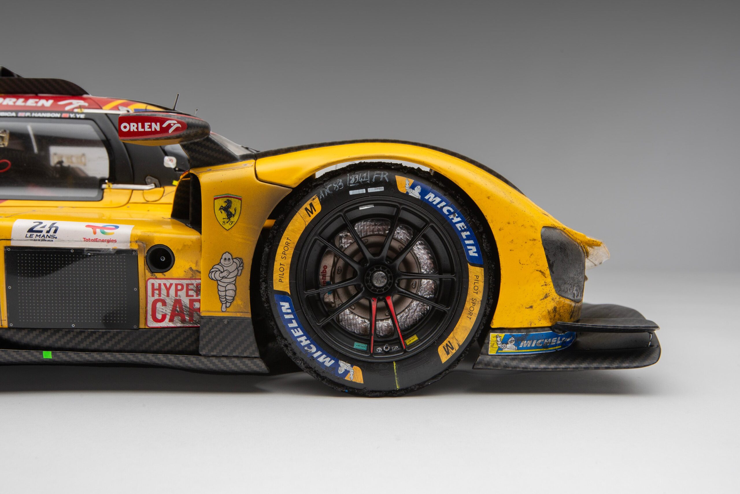 Amalgam Ferrari 499P 2025 Le Mans Winner Race Weathered - Rot | 1:8 - Image 11