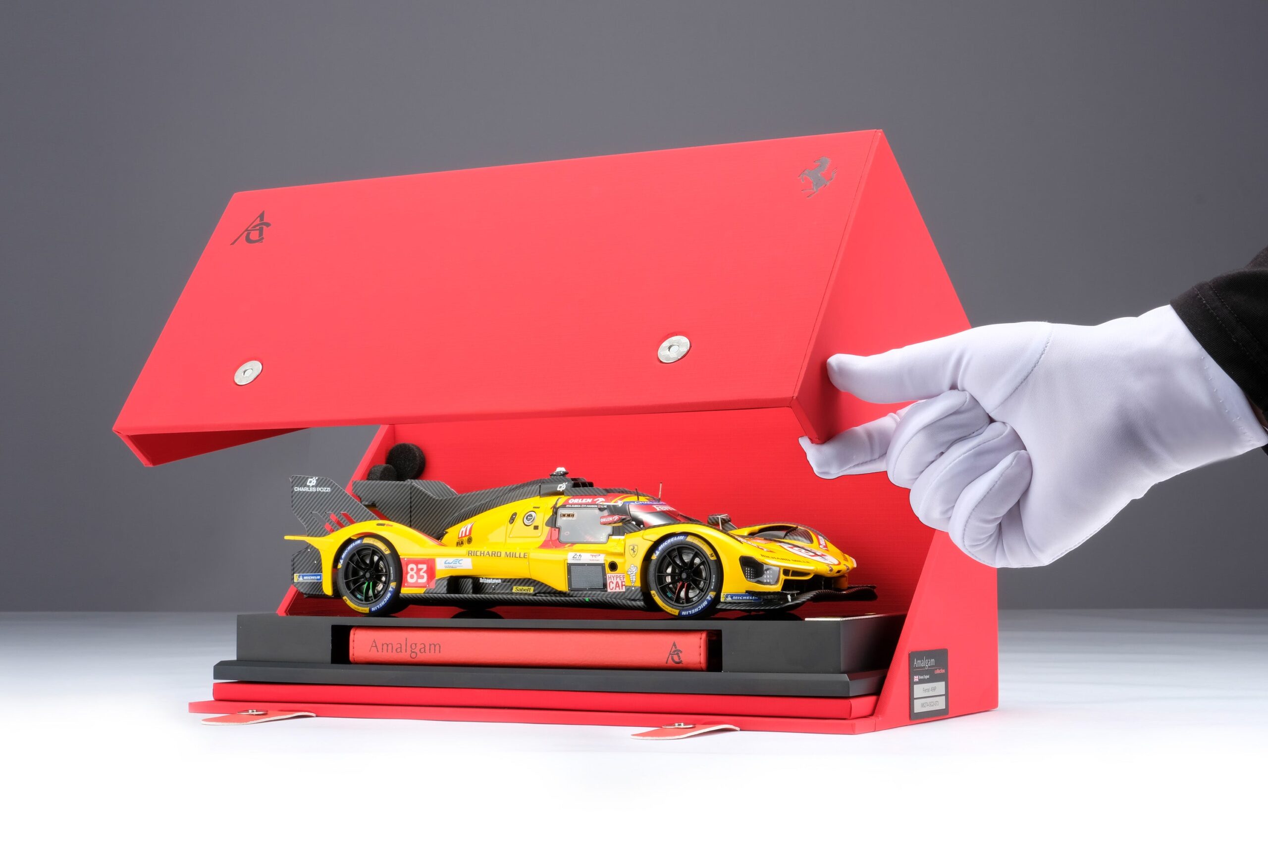 Amalgam Ferrari 499P 2025 Le Mans Winner #83 - Gelb | 1:18 - Imagen 19