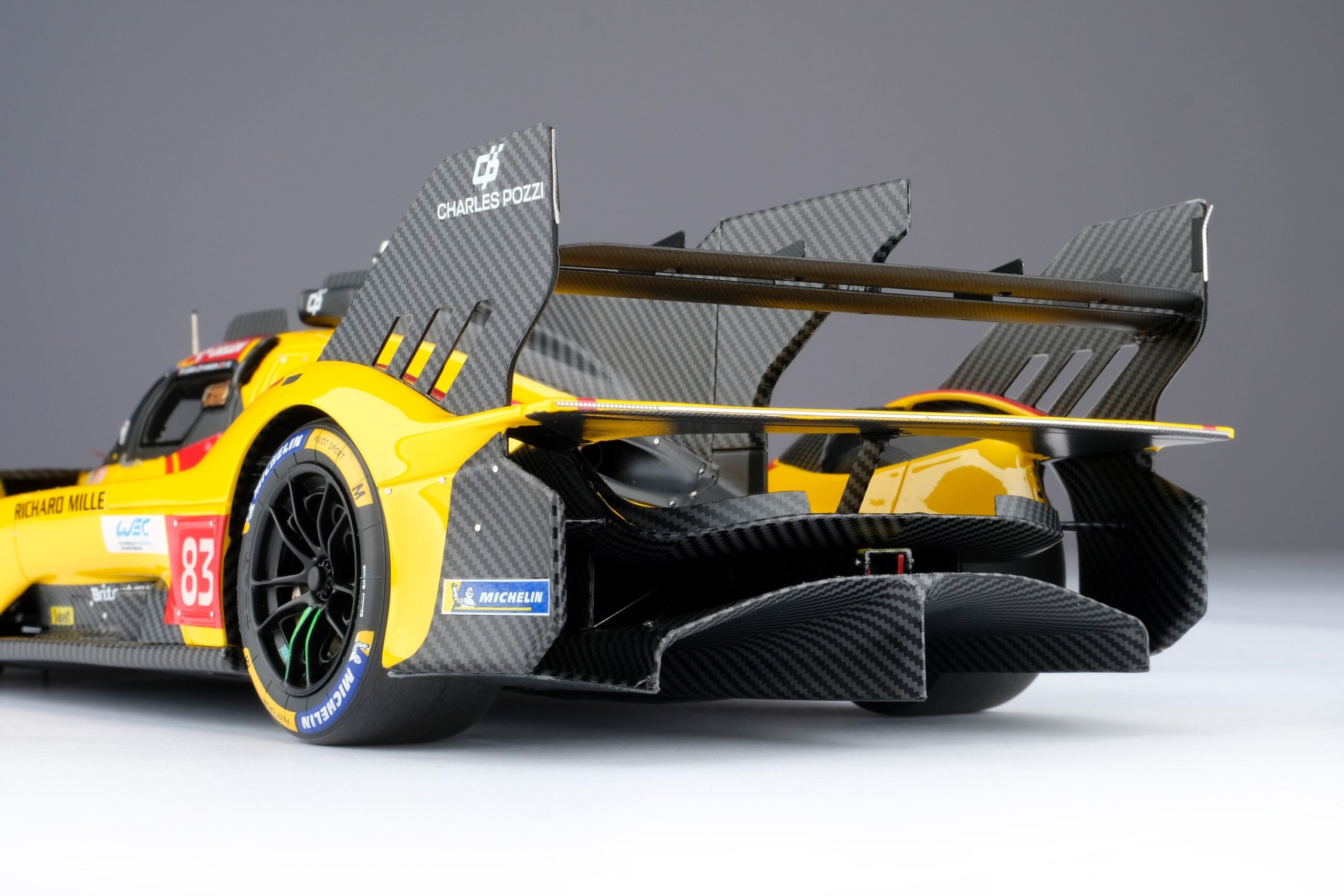Amalgam Ferrari 499P 2025 Le Mans Winner #83 - Gelb | 1:18 - Imagen 16