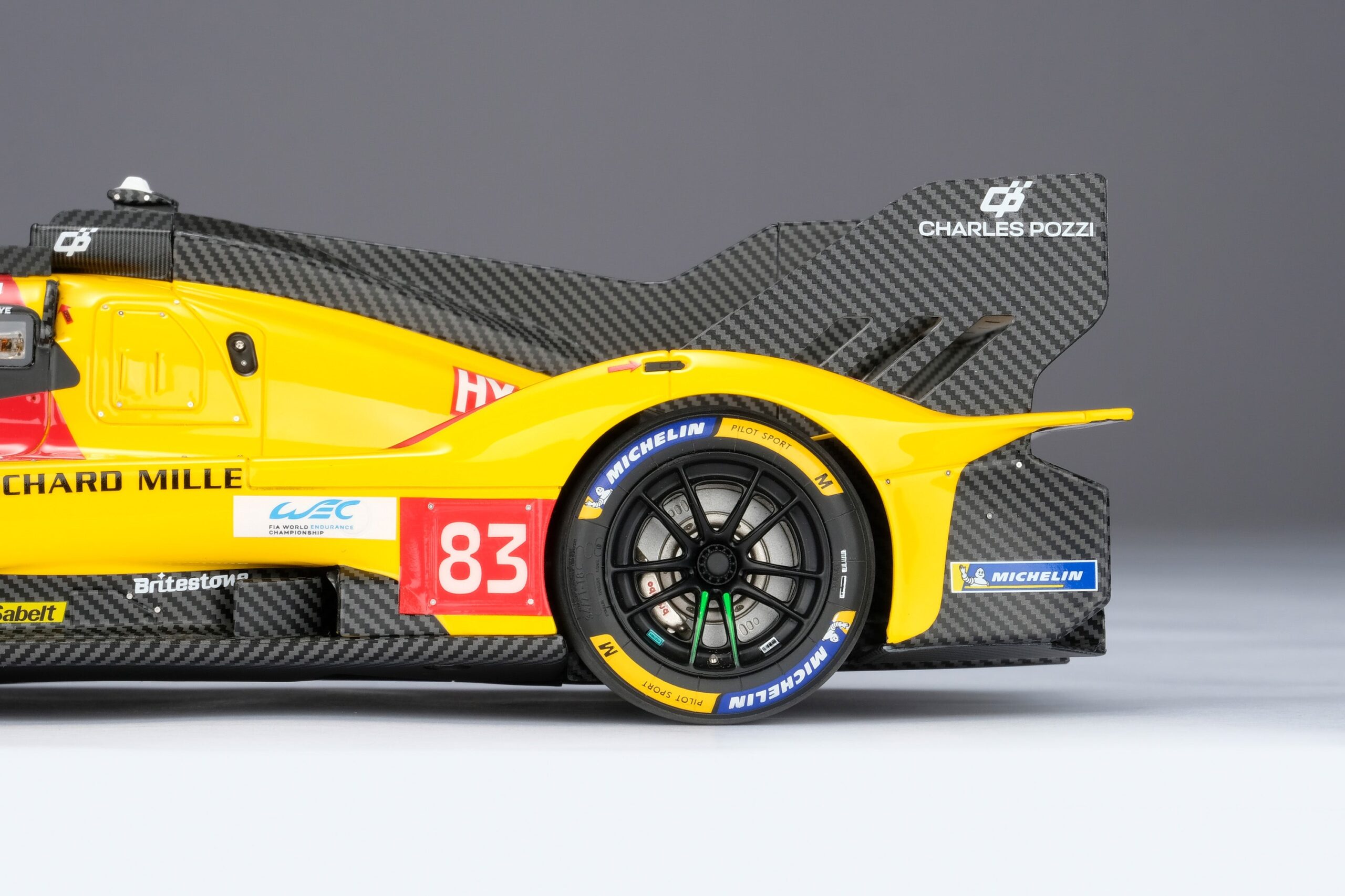 Amalgam Ferrari 499P 2025 Le Mans Winner #83 - Gelb | 1:18 - Imagen 13