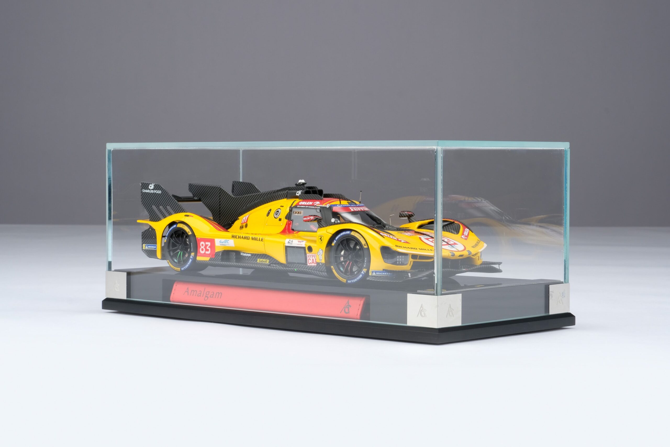 Amalgam Ferrari 499P 2025 Le Mans Winner #83 - Gelb | 1:18 - Imagen 20