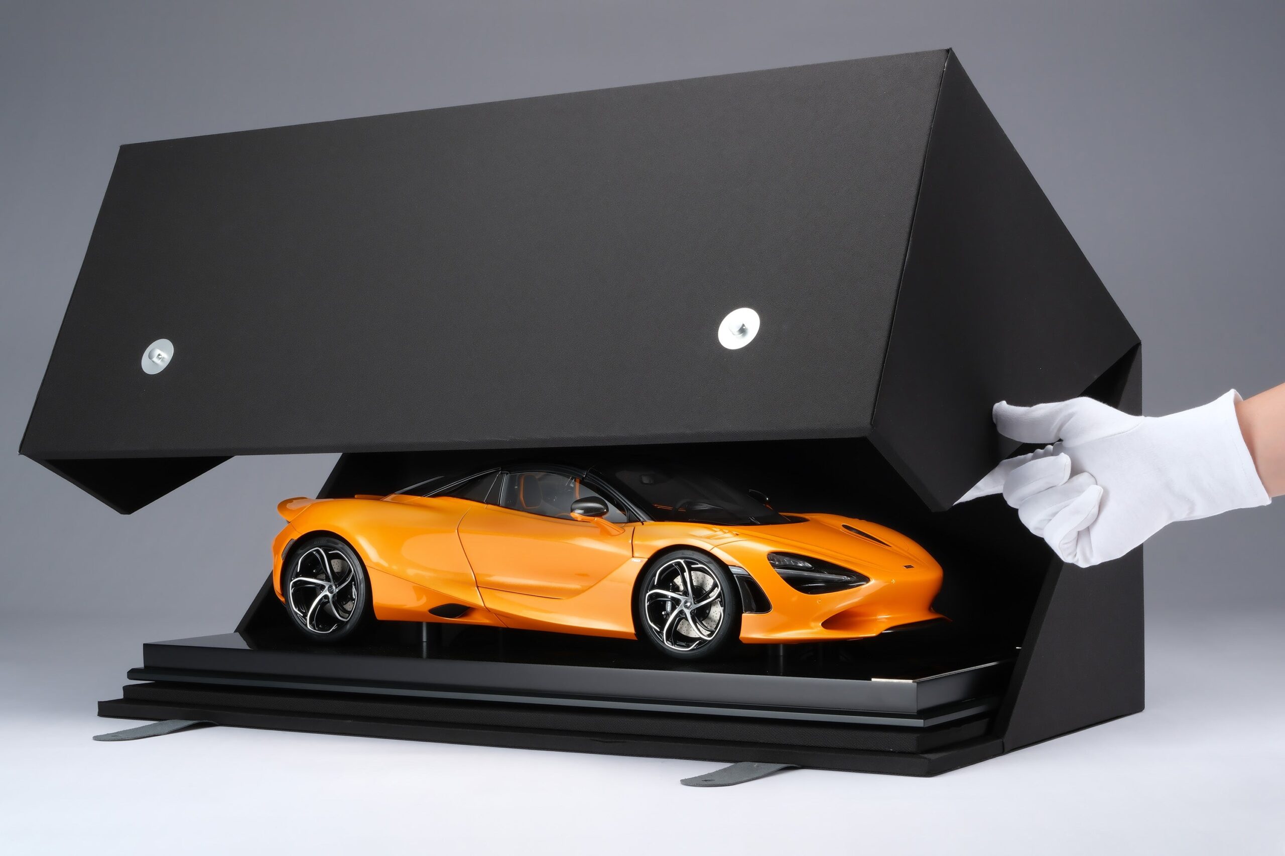 Amalgam McLaren 750S Spider (2023) - Papaya-Orange | 1:8 - Imagen 19