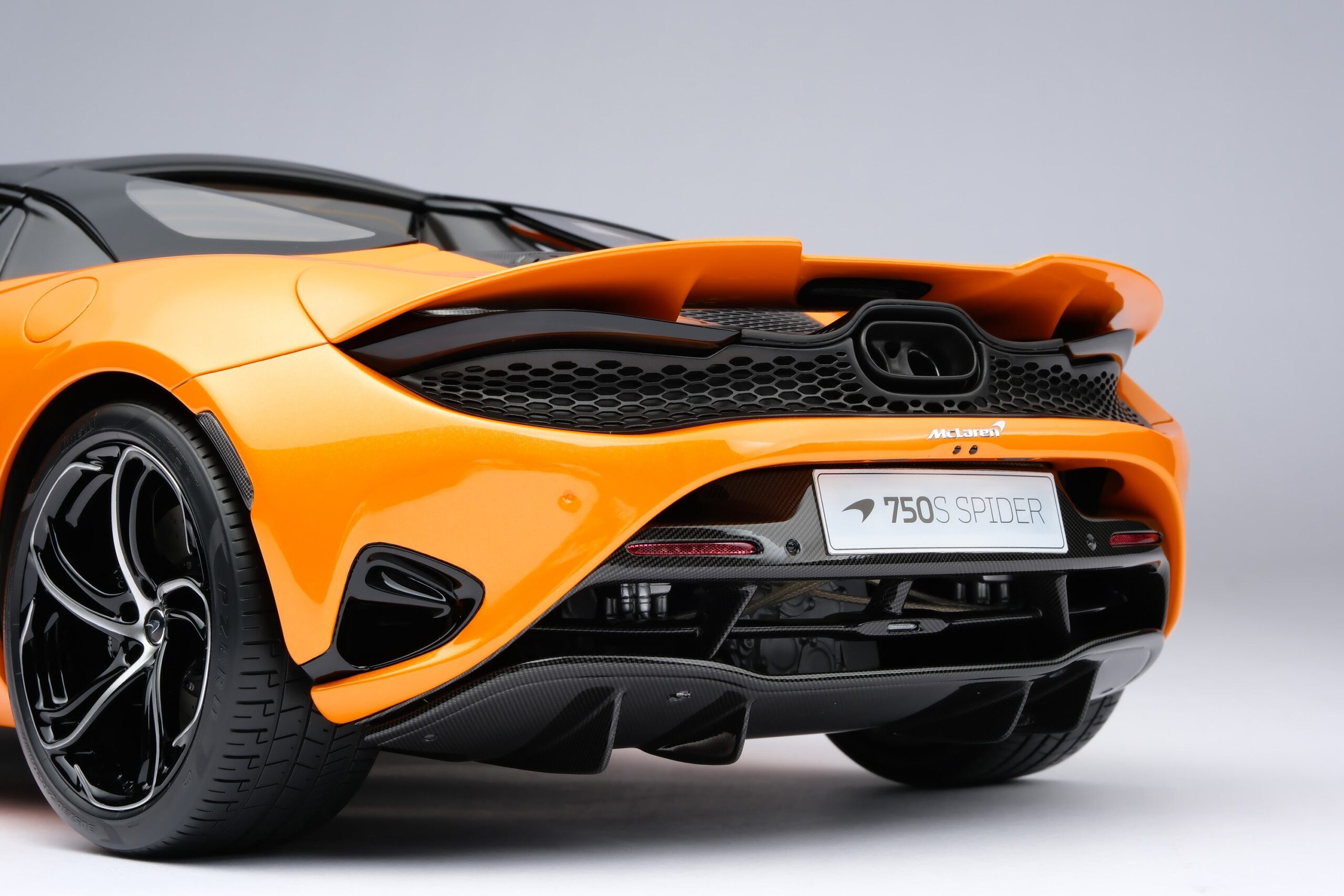 Amalgam McLaren 750S Spider (2023) - Papaya-Orange | 1:8 - Imagen 15