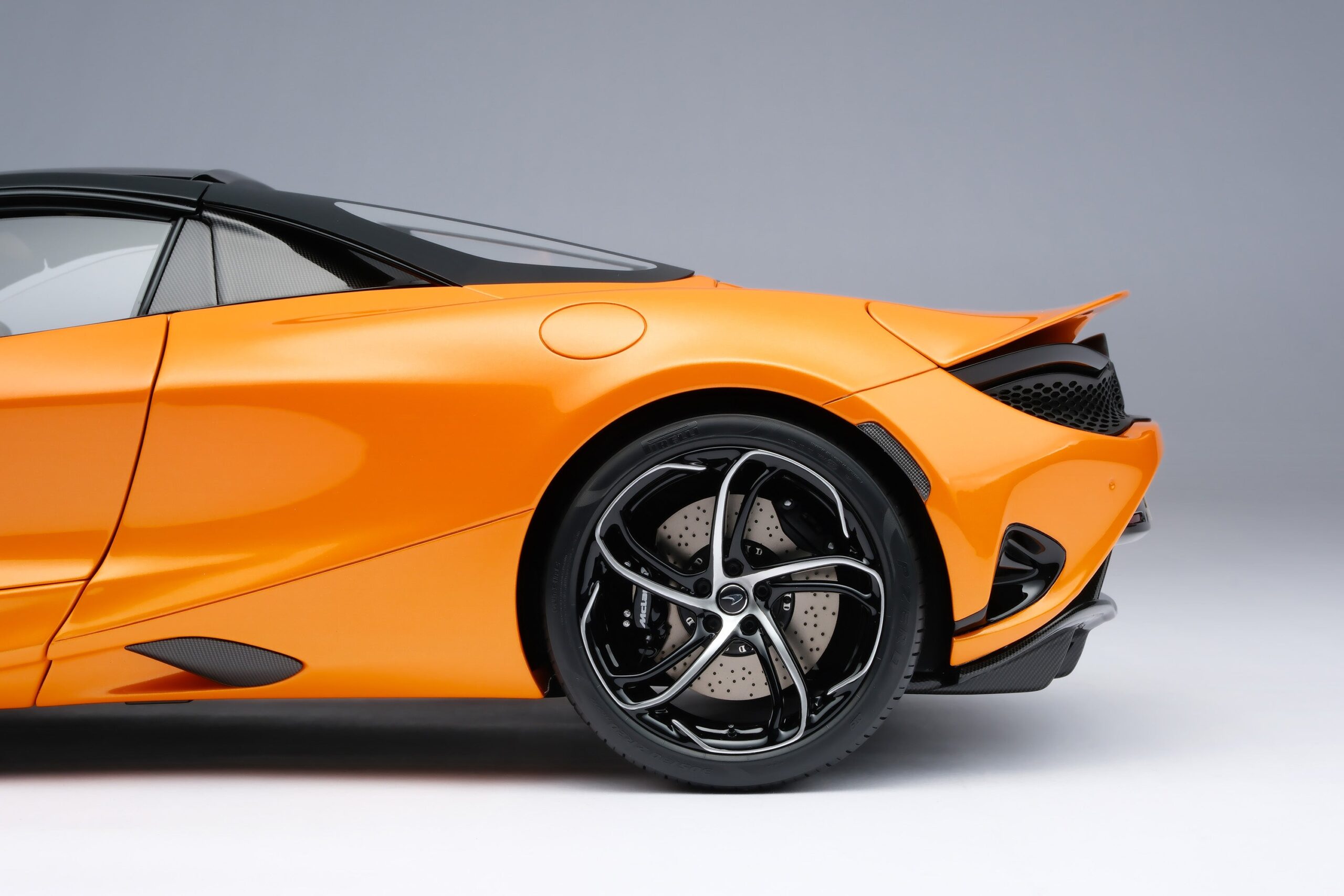 Amalgam McLaren 750S Spider (2023) - Papaya-Orange | 1:8 - Imagen 17