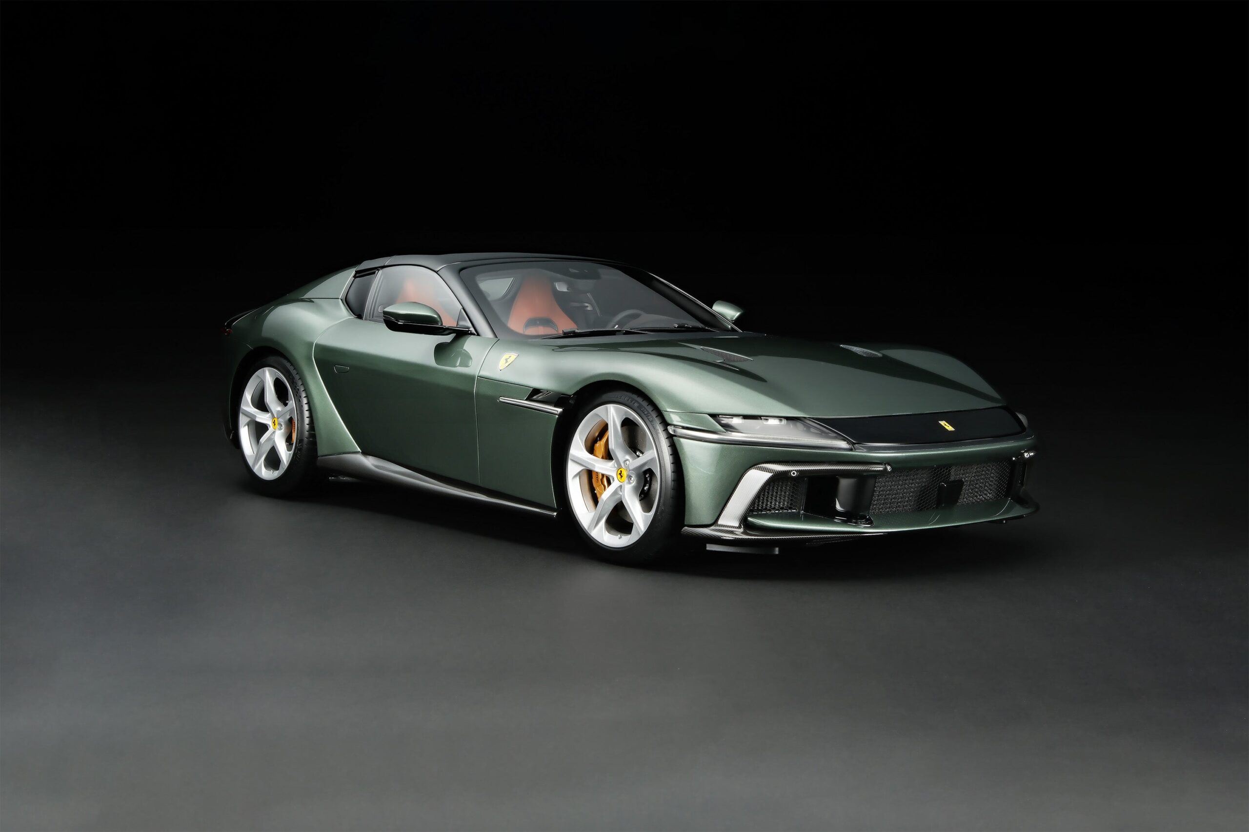 Amalgam Ferrari 12Cilindri Spider (2024) - Toskana-Grün | 1:8 - 画像2