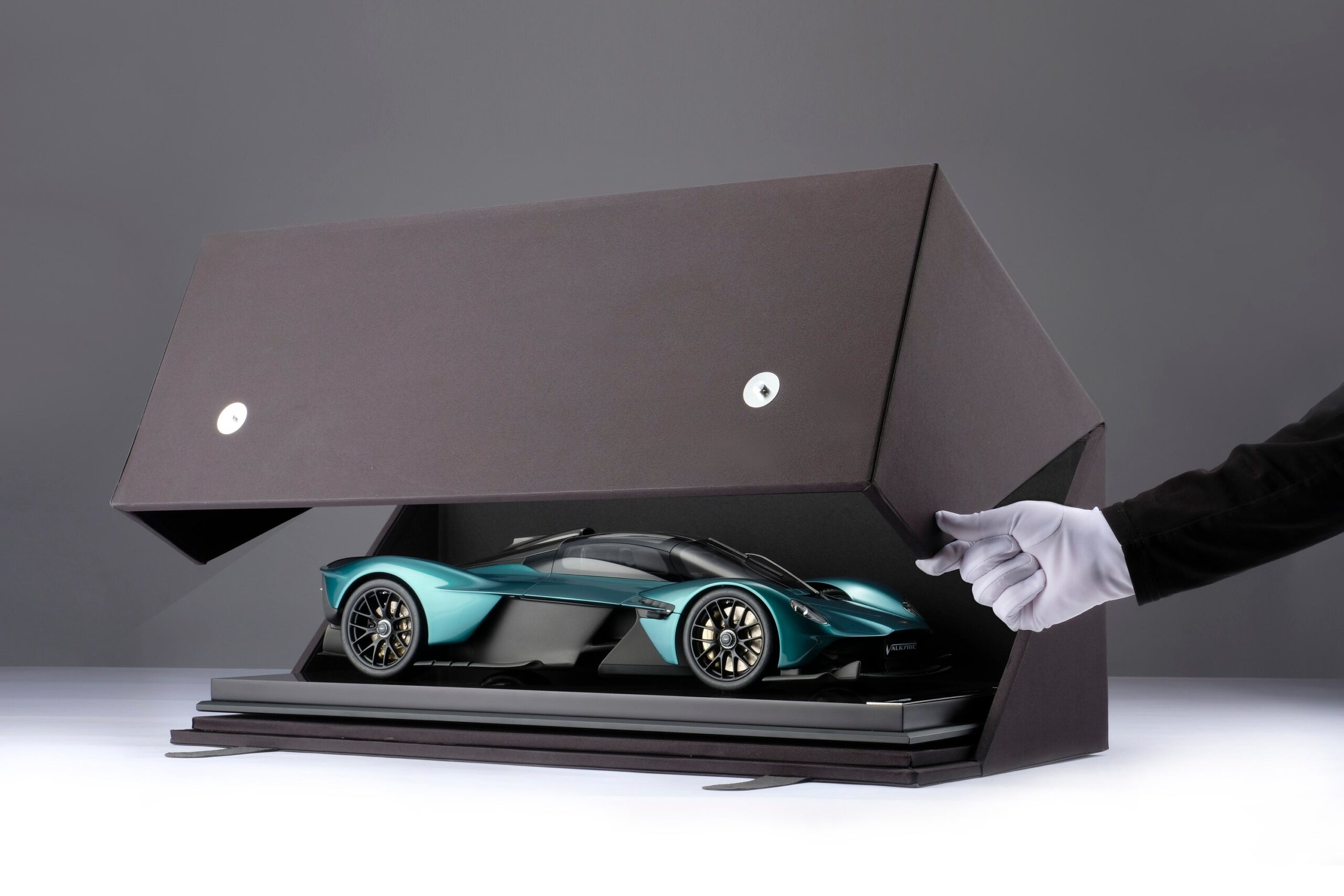 Amalgam Aston Martin Valkyrie Spider (2023) | 1:8 - الصورة 19