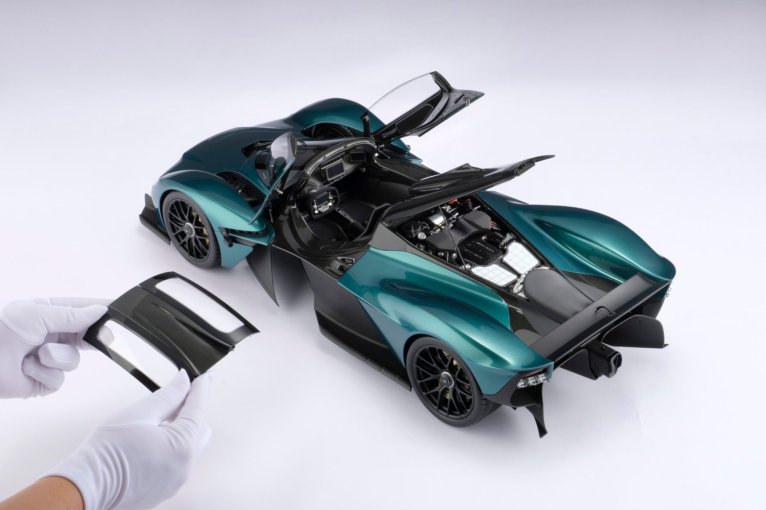 Amalgam Aston Martin Valkyrie Spider (2023) | 1:8 - الصورة 13